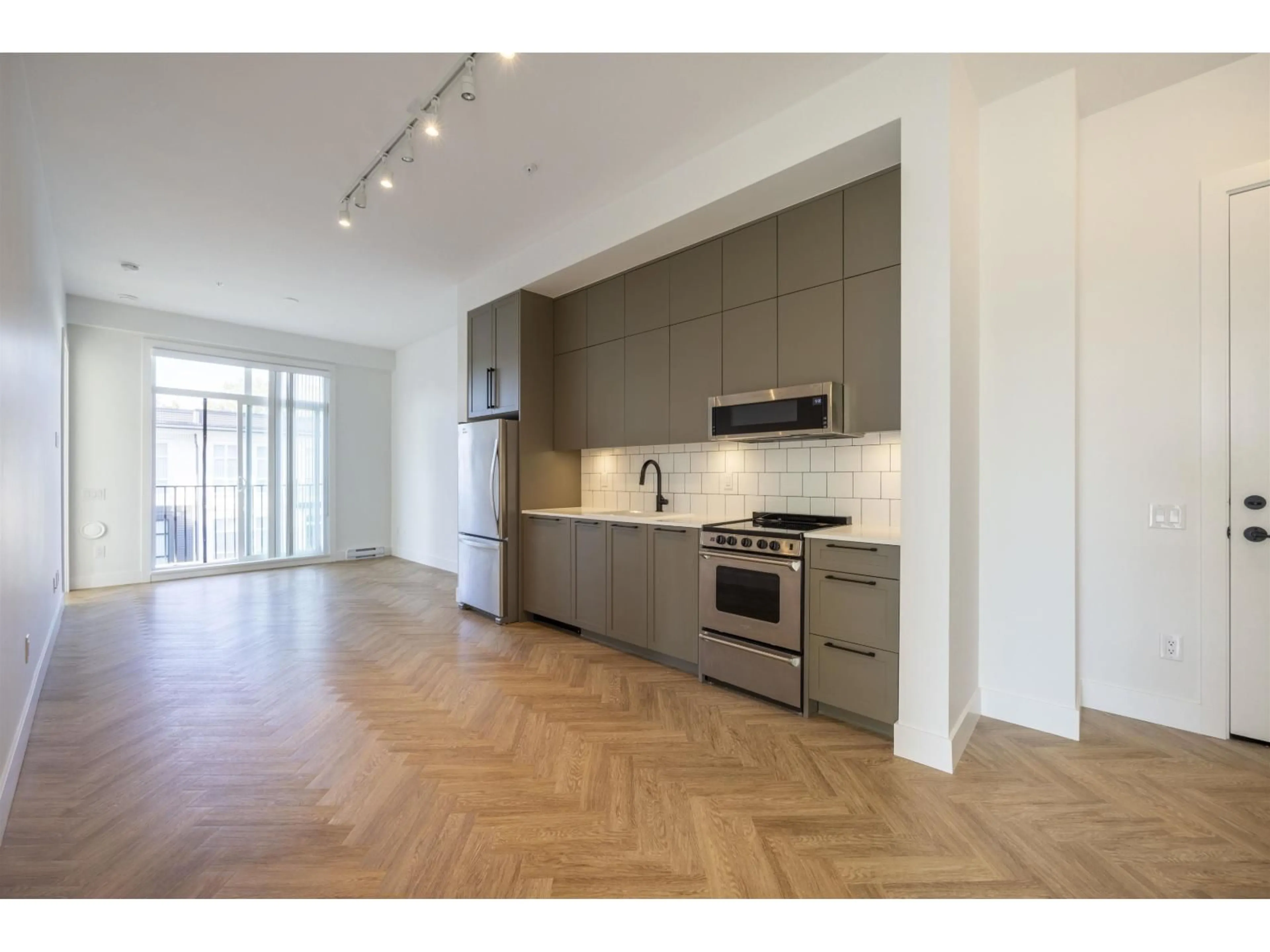 Open concept kitchen, unknown for 405 - 13933 105, Surrey British Columbia V3T0R6