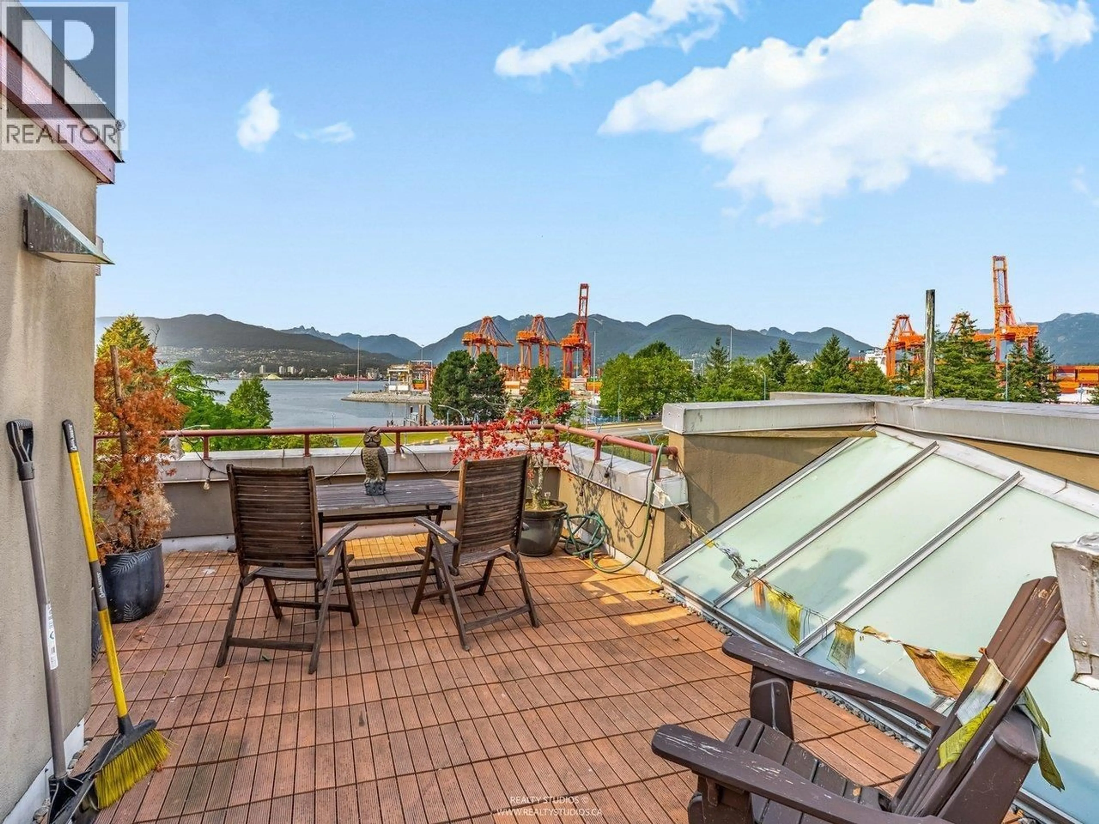 Patio, water/lake/river/ocean view for 141 ALEXANDER STREET, Vancouver British Columbia V6A1B8