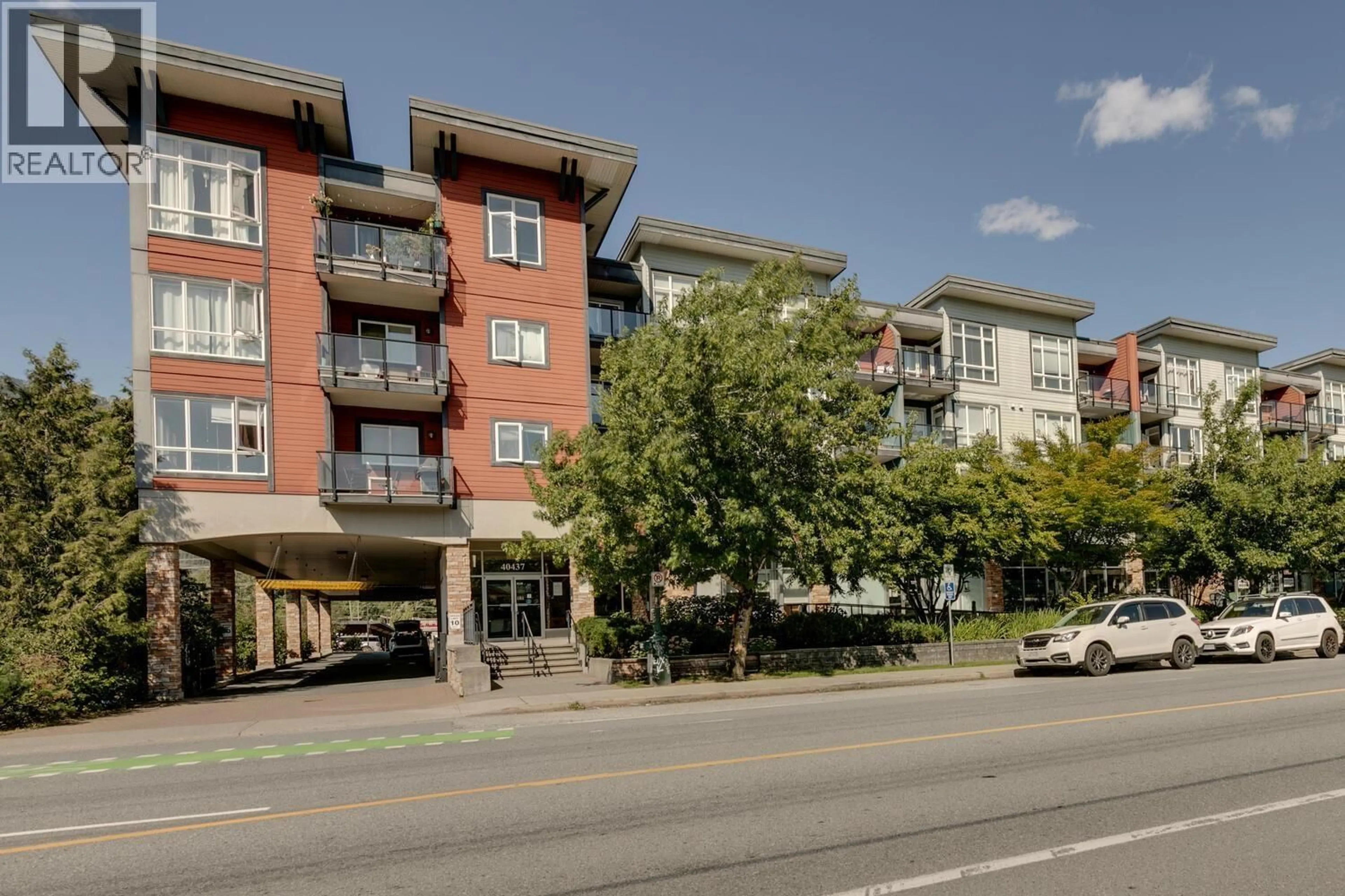 Patio, street for 301 - 40437 TANTALUS ROAD, Squamish British Columbia V8B0A9