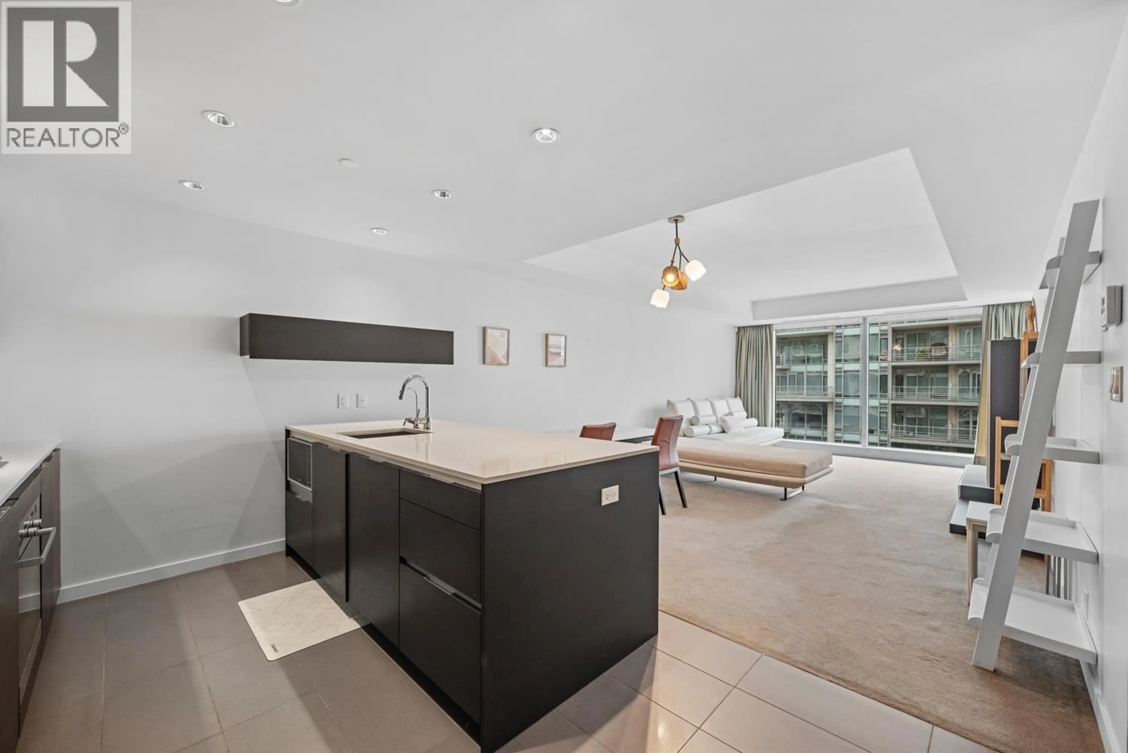 Open concept kitchen, ceramic/tile floor for 512 - 5199 BRIGHOUSE WAY, Richmond British Columbia V7C0A7