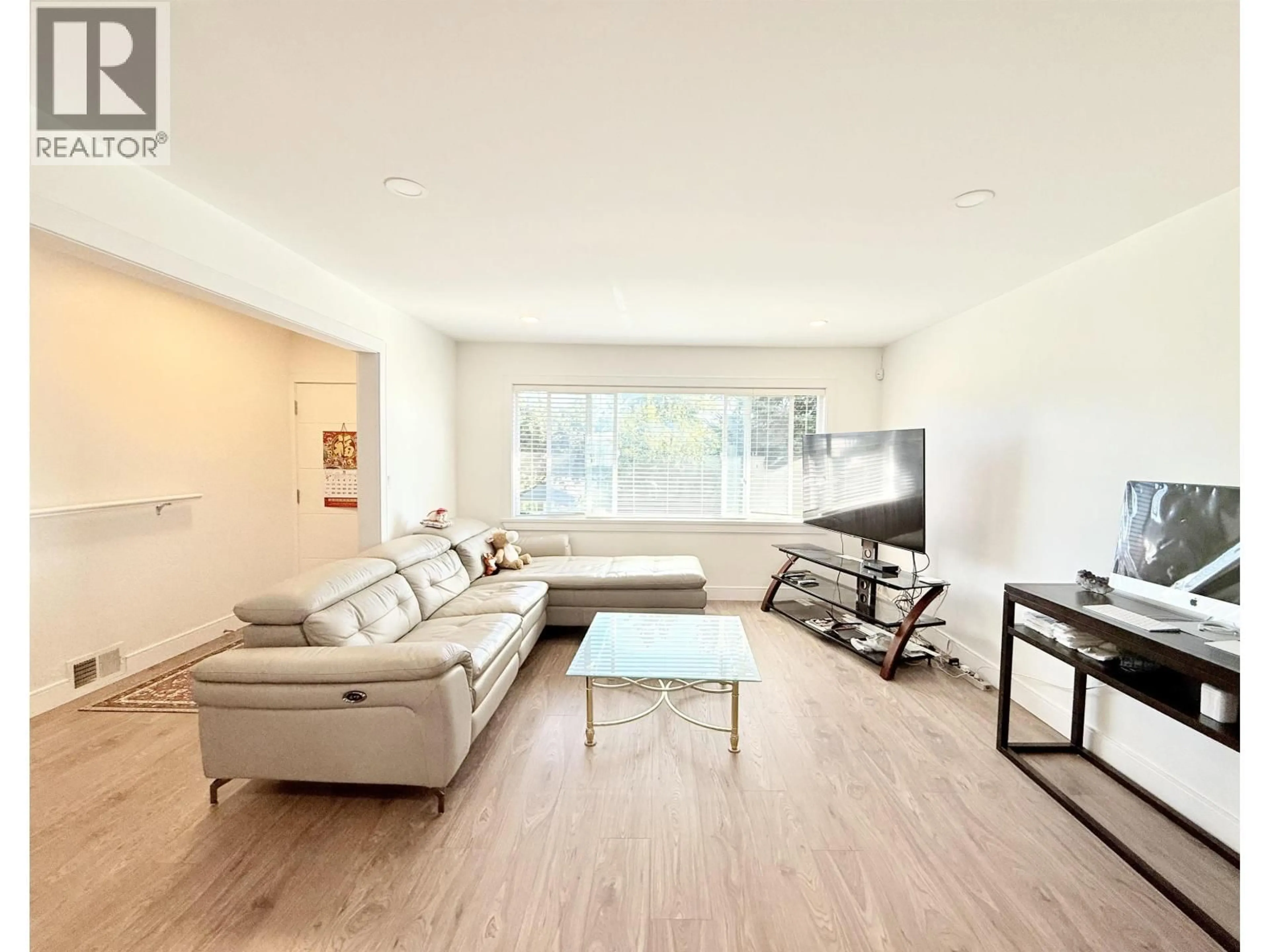 Living room with furniture, wood/laminate floor for 7779 ELFORD STREET, Burnaby British Columbia V3N4B6