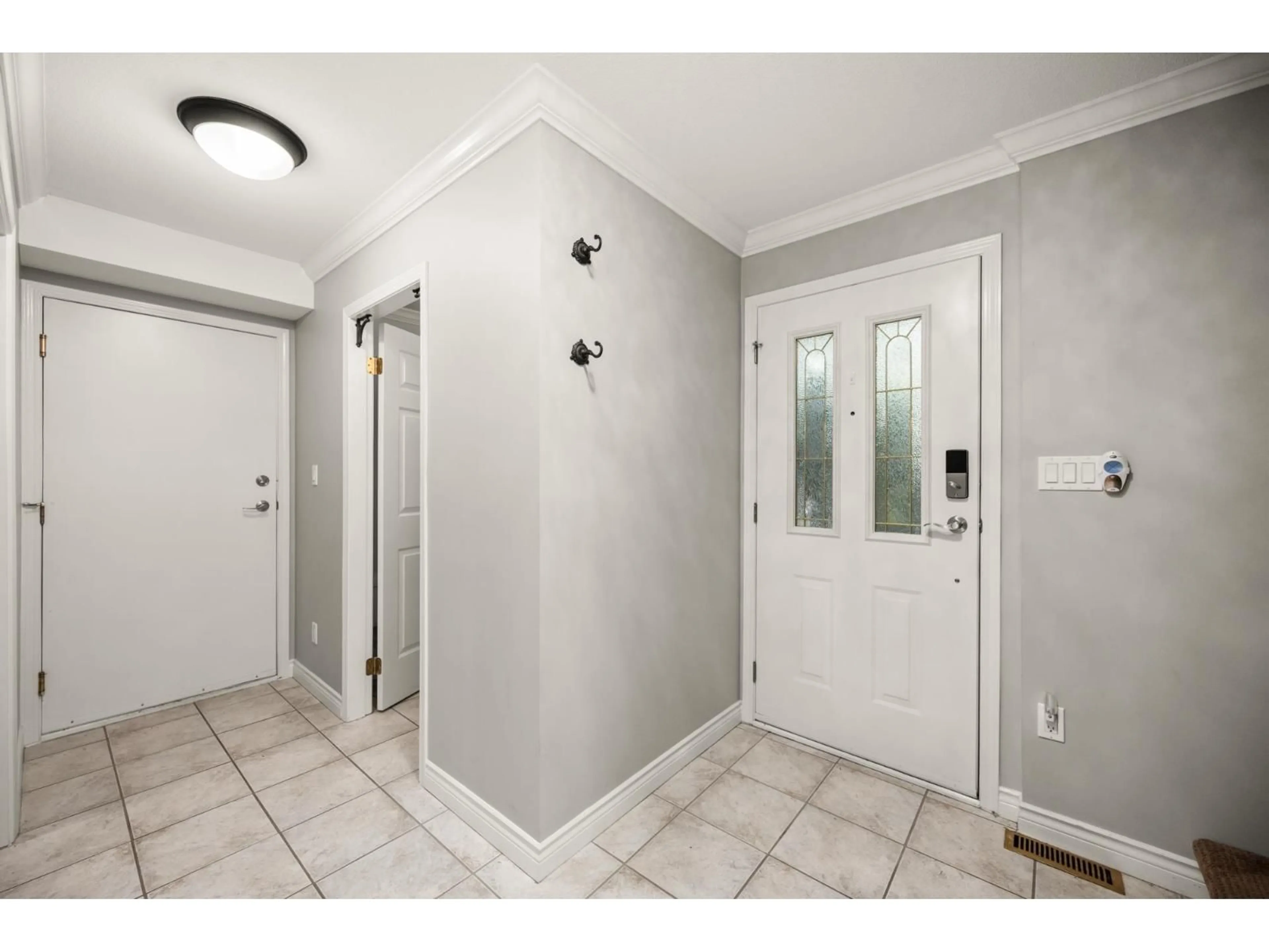 Indoor entryway for 23 - 4847 219, Langley British Columbia V3A8C1