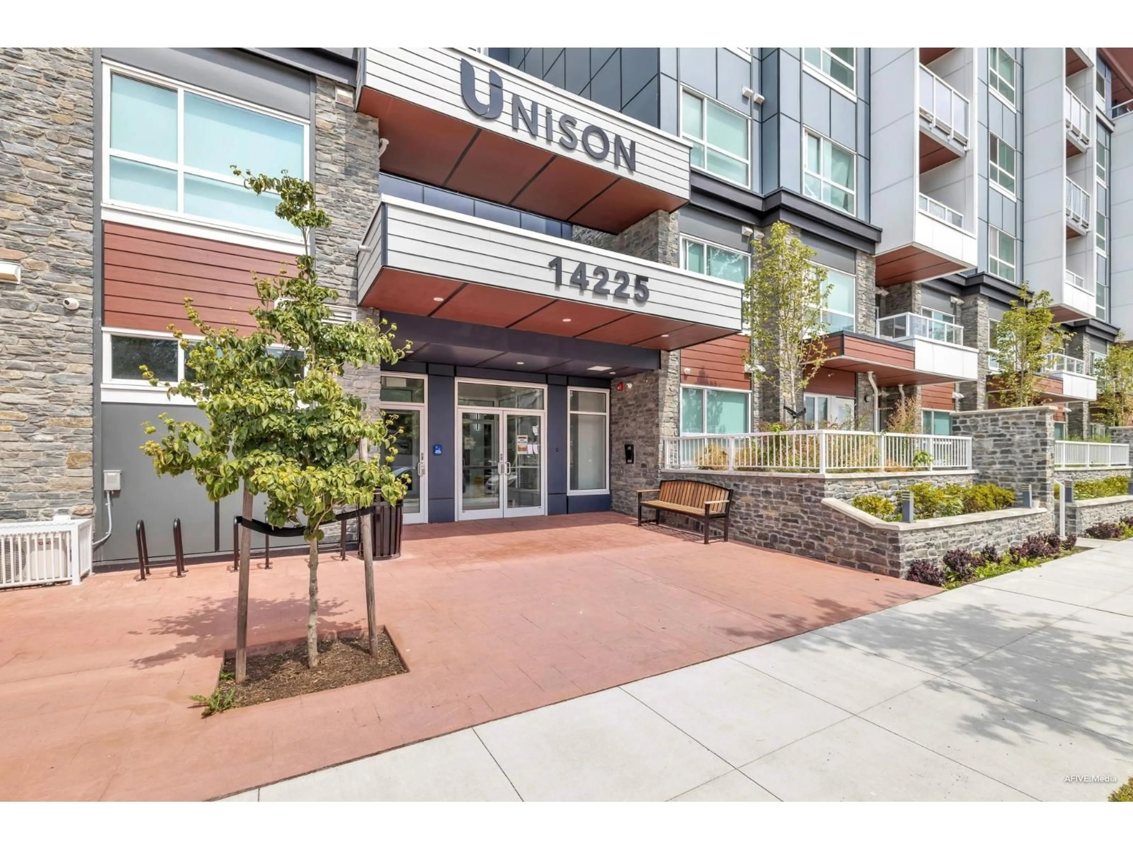 Indoor entryway for 401 - 14225 103A, Surrey British Columbia V3T0T4