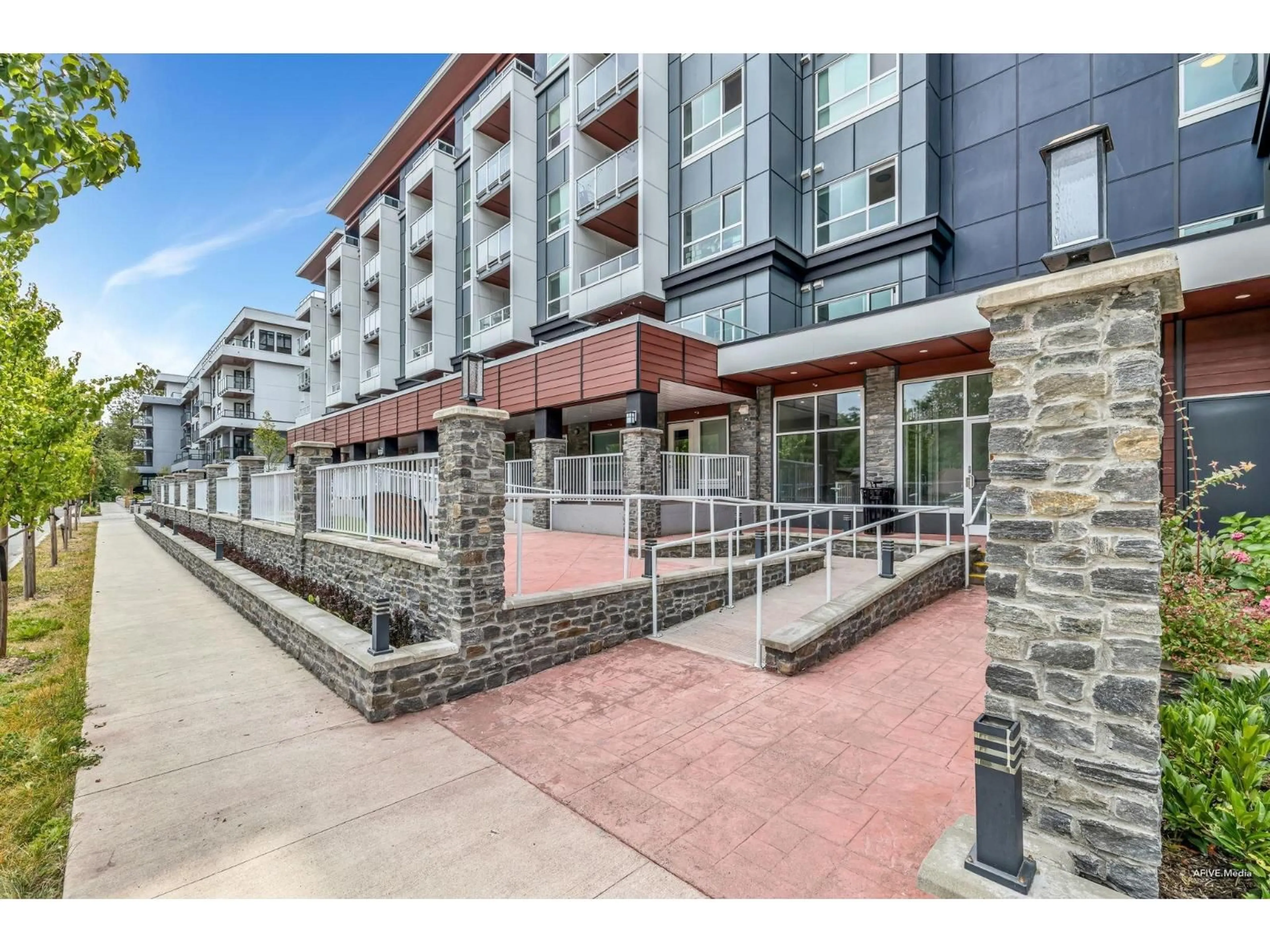 Patio, unknown for 401 - 14225 103A, Surrey British Columbia V3T0T4