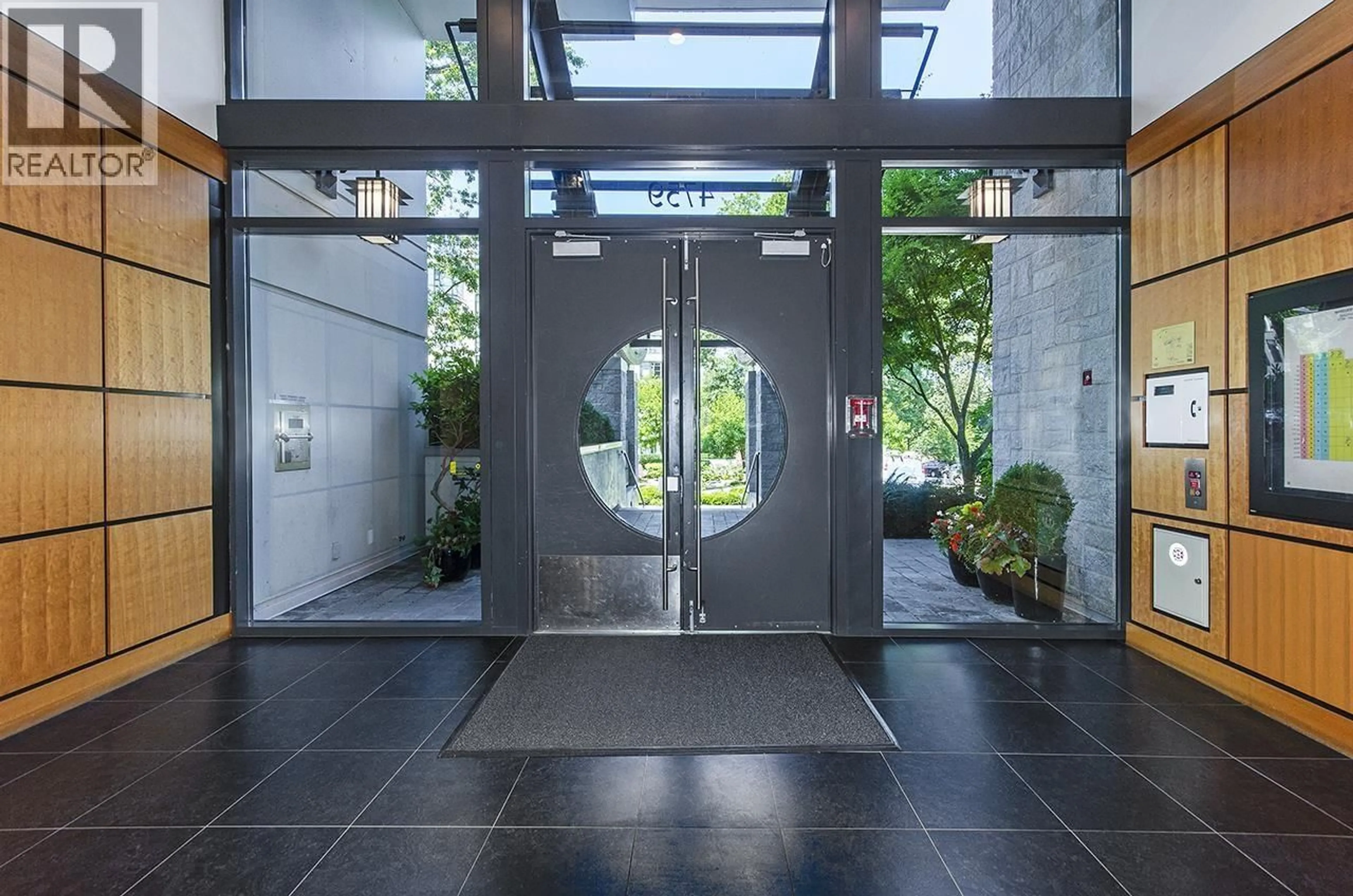 Indoor foyer for 714 - 4759 VALLEY DRIVE, Vancouver British Columbia V6J4B7