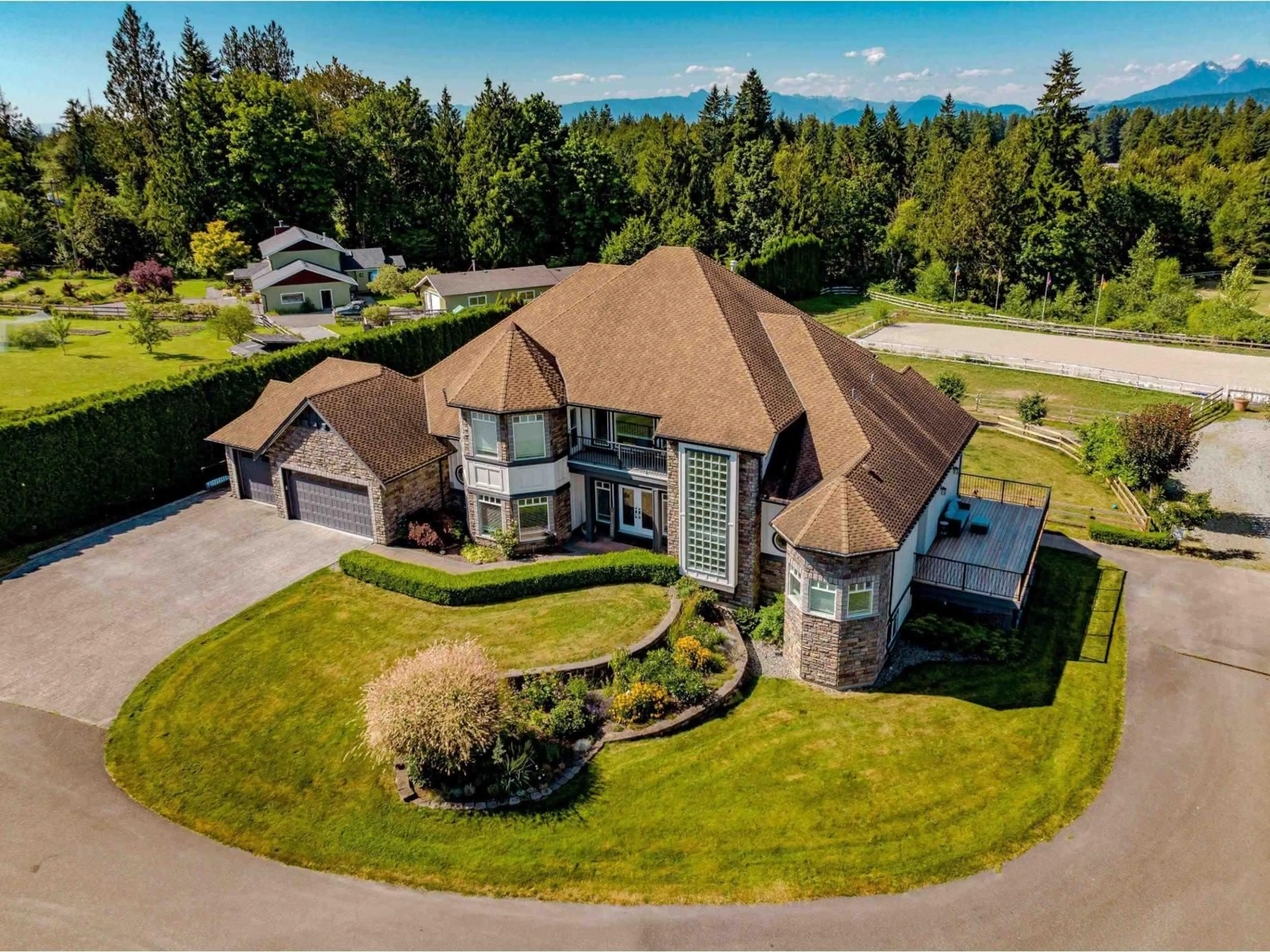 A pic from outside/outdoor area/front of a property/back of a property/a pic from drone, unknown for 25309 72, Langley British Columbia V4W1H7