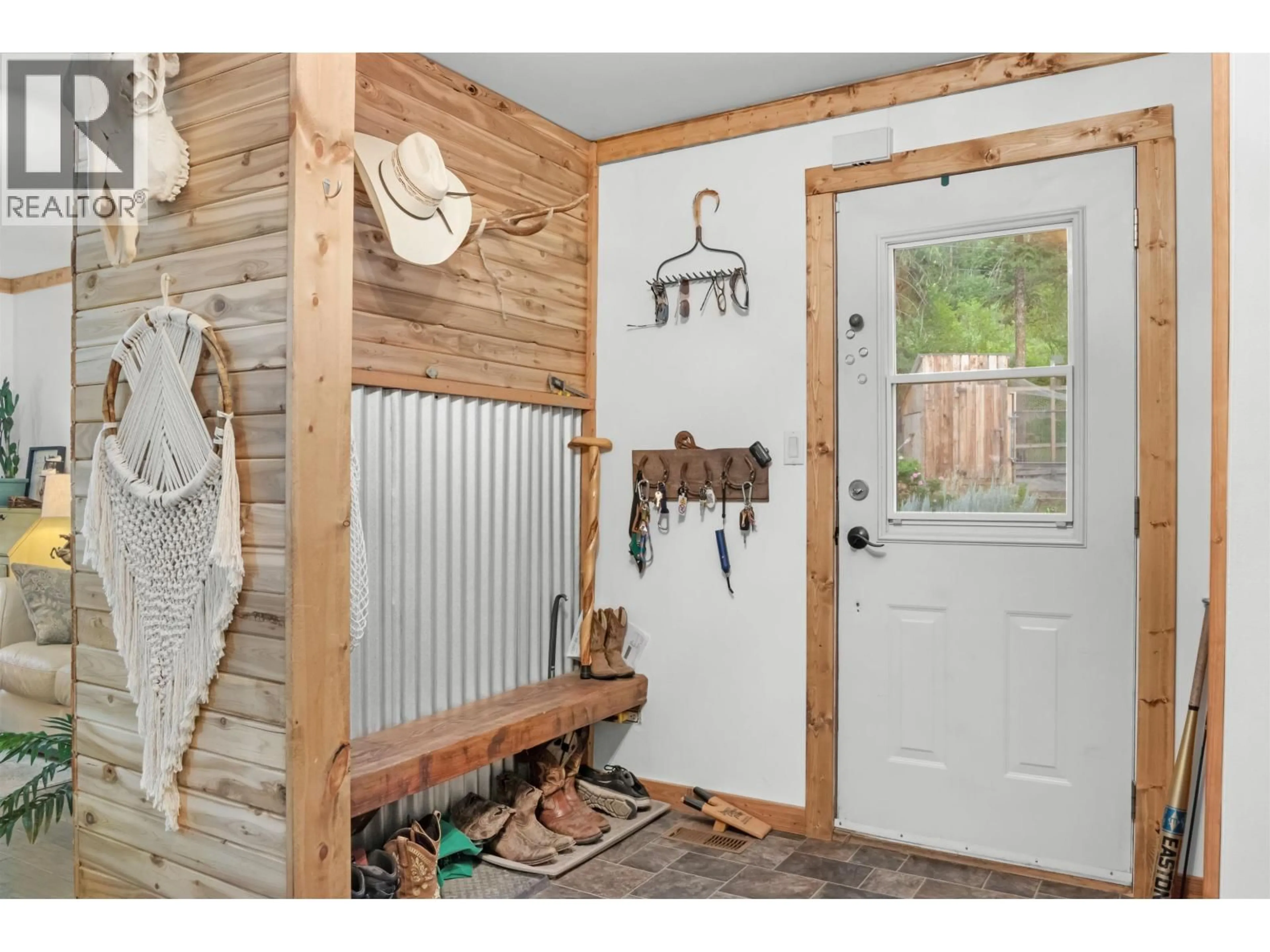 Indoor entryway for 1250 HODGSON ROAD, Chilcotin British Columbia V2G4X9