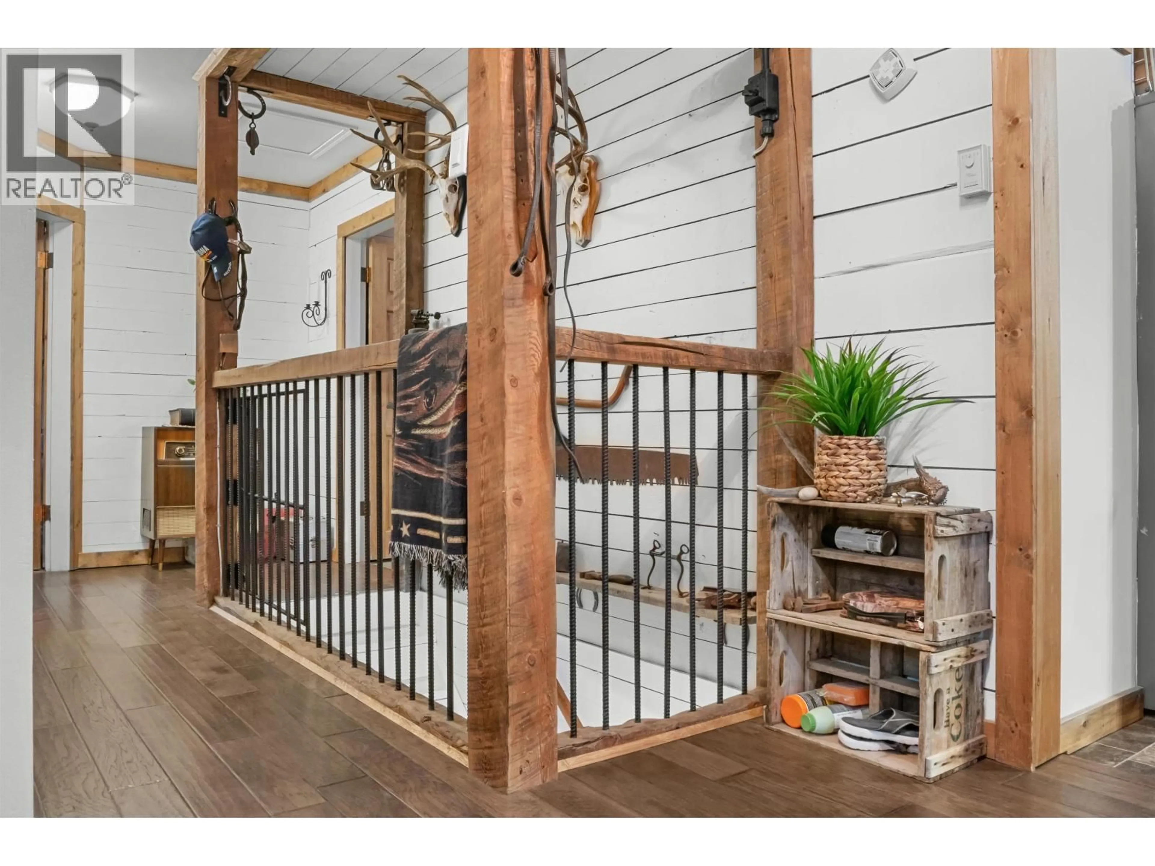 Indoor entryway for 1250 HODGSON ROAD, Chilcotin British Columbia V2G4X9