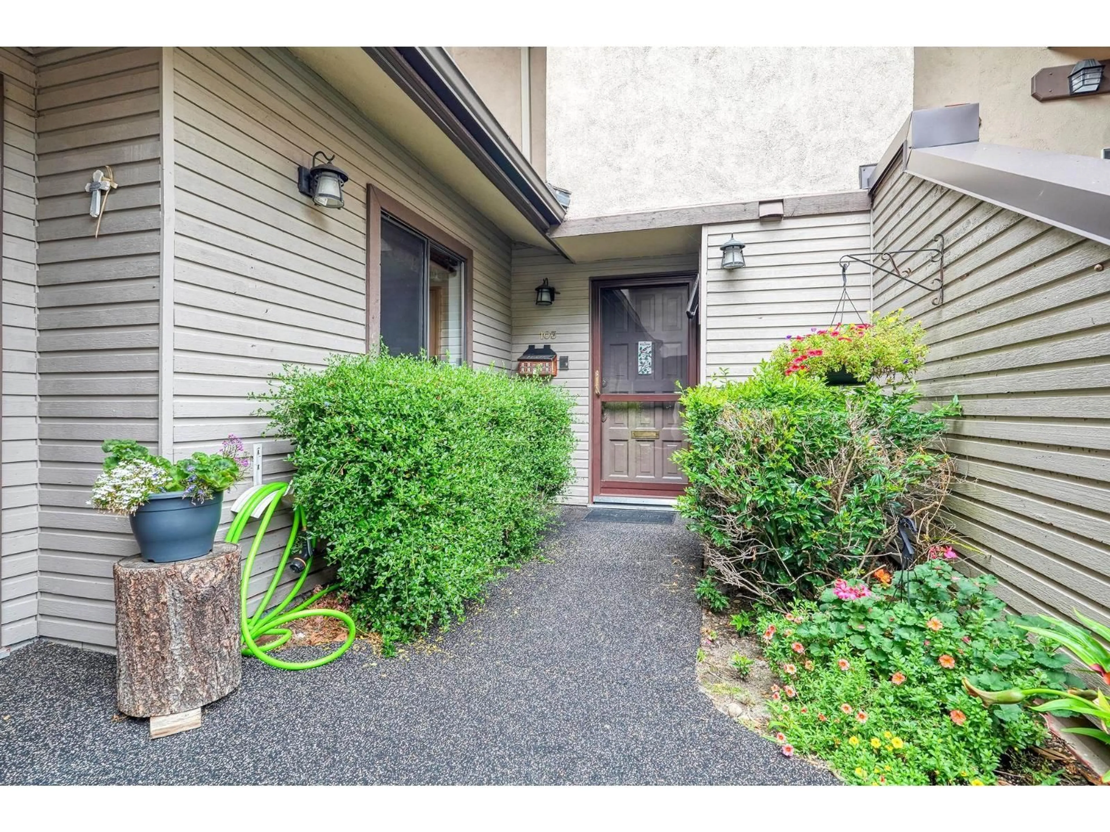 Indoor entryway for 103 - 12749 16, Surrey British Columbia V4A1N2