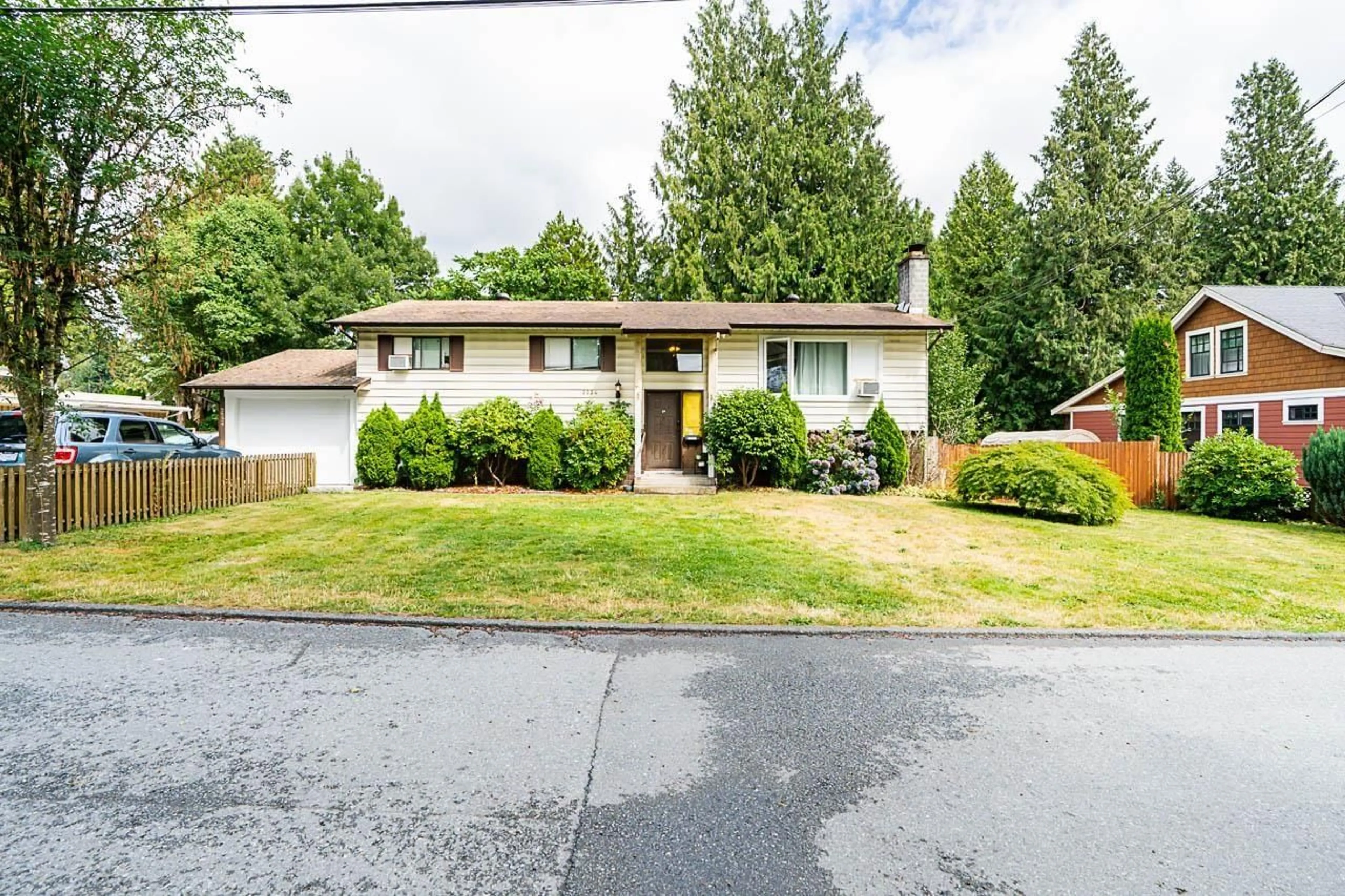 Home with vinyl exterior material, street for 2224 MOULDSTADE, Abbotsford British Columbia V2S3X4