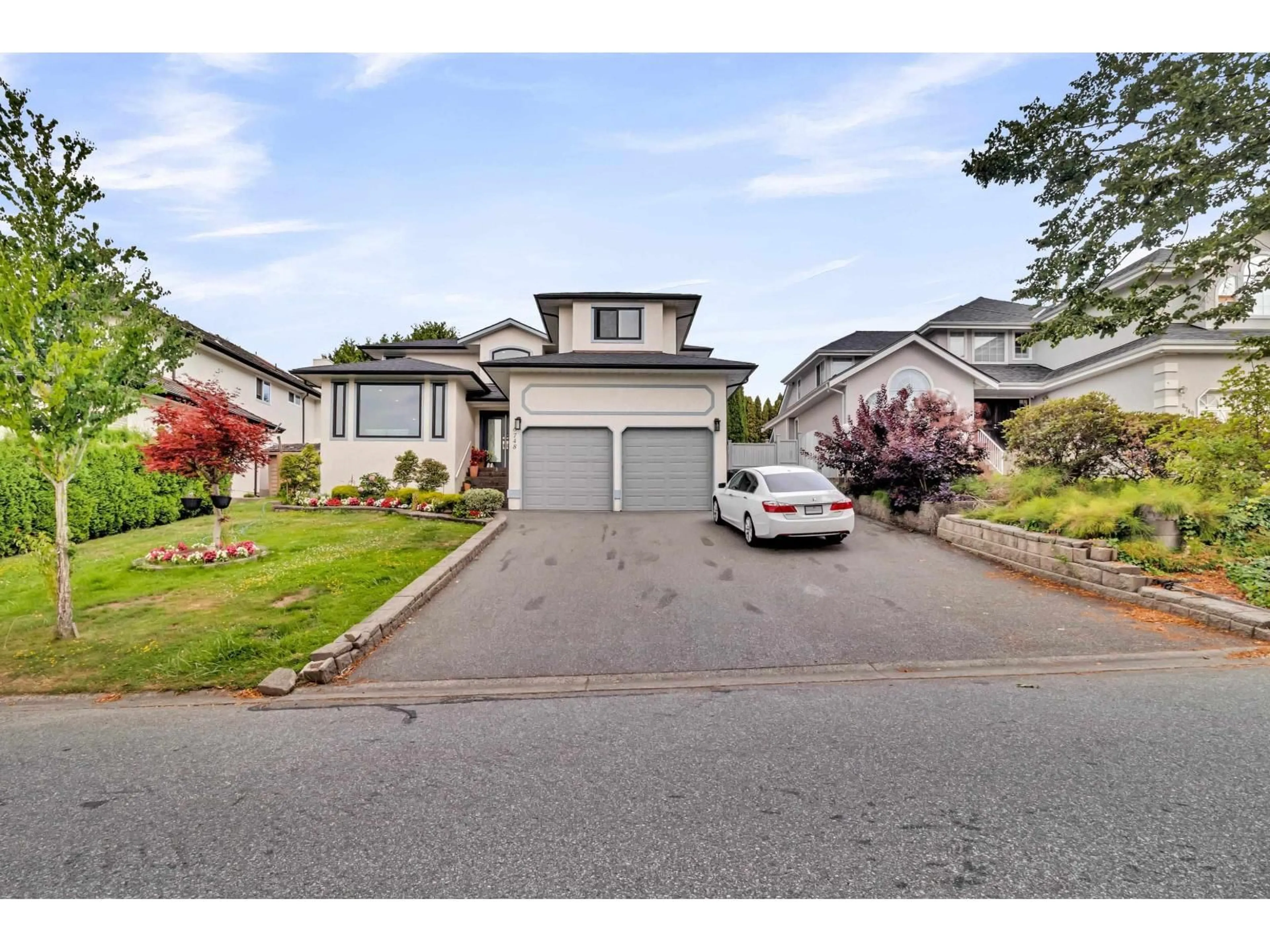 Home with vinyl exterior material, street for 6748 123A, Surrey British Columbia V3W0Z1