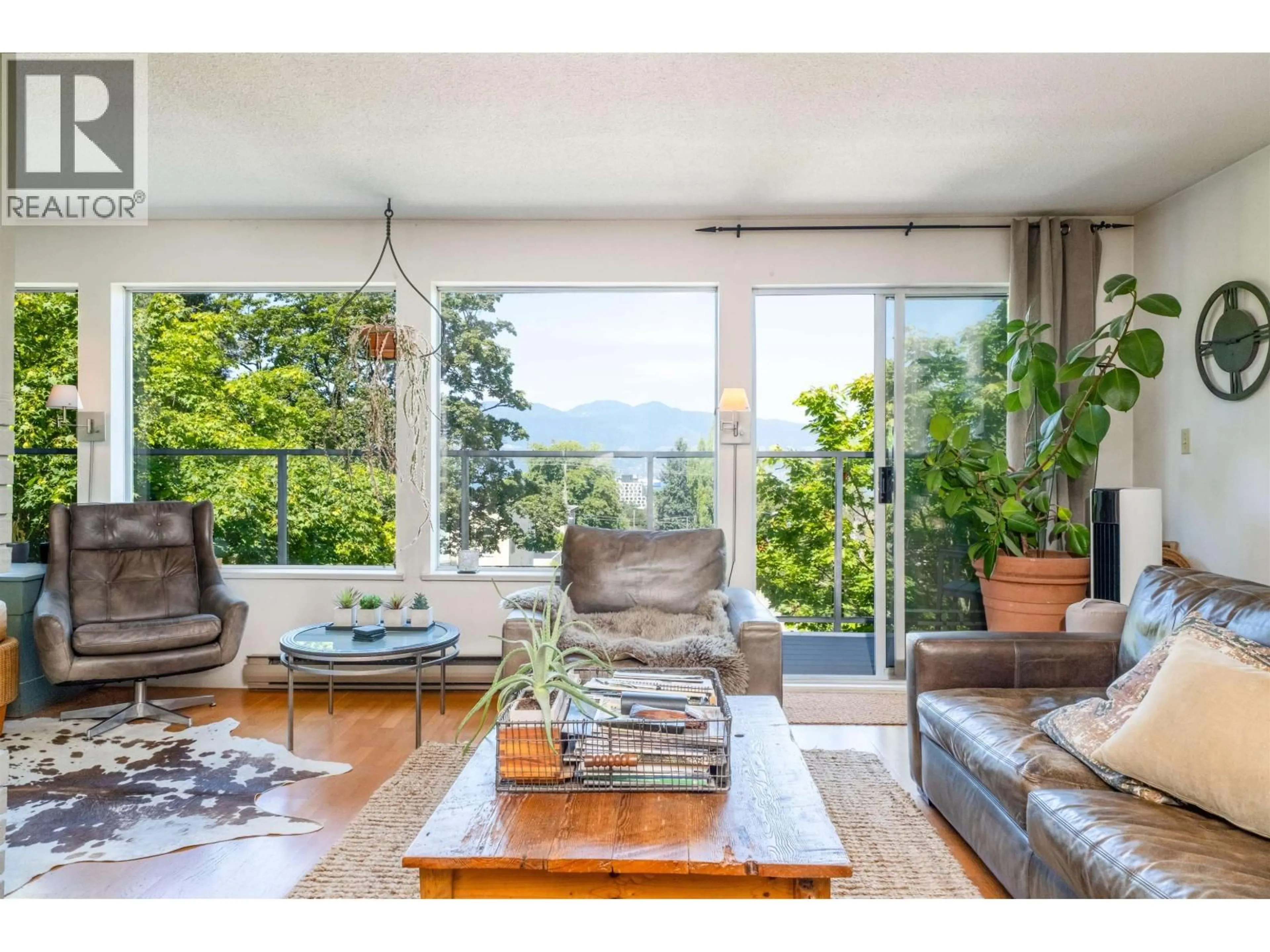 Living room with furniture, wood/laminate floor for 3645 17TH AVENUE, Vancouver British Columbia V6S1A3
