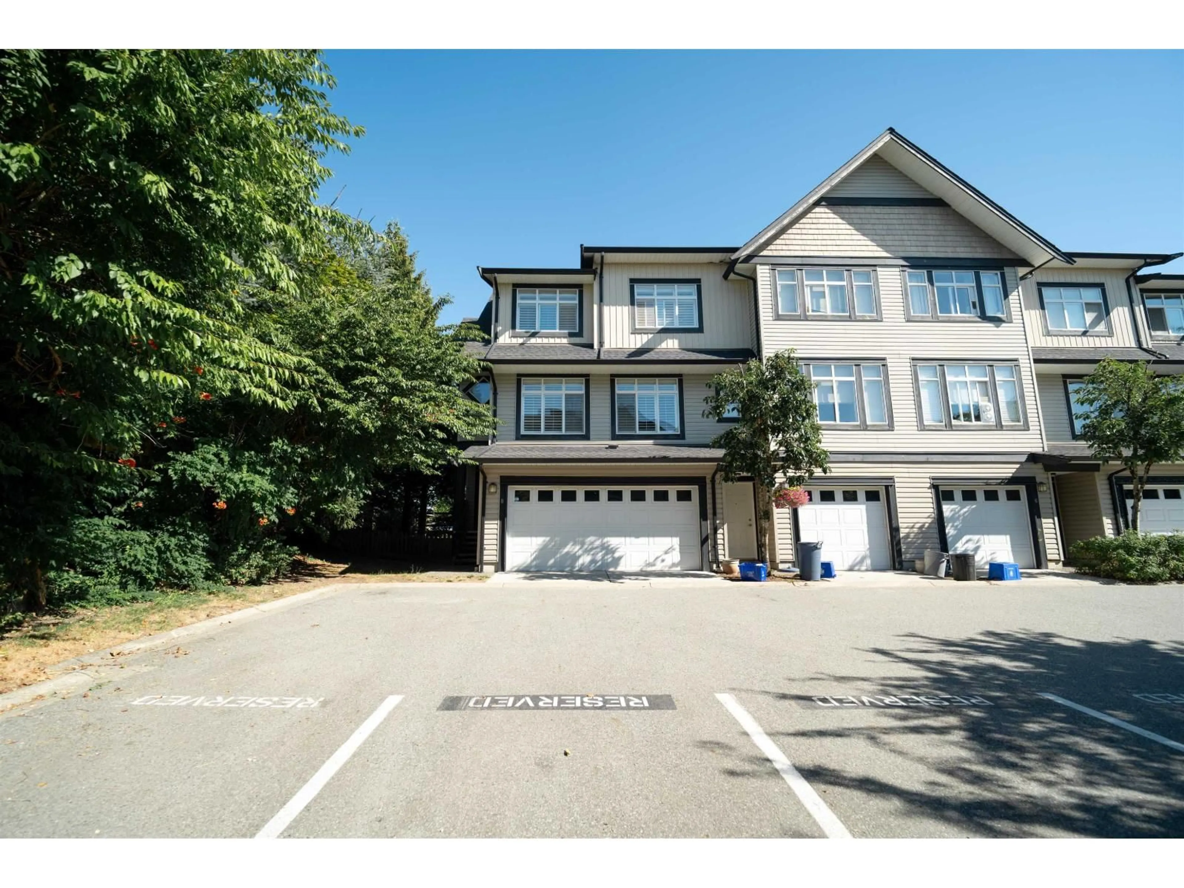 A pic from outside/outdoor area/front of a property/back of a property/a pic from drone, unknown for 8 - 19932 70, Langley British Columbia V2Y3C6