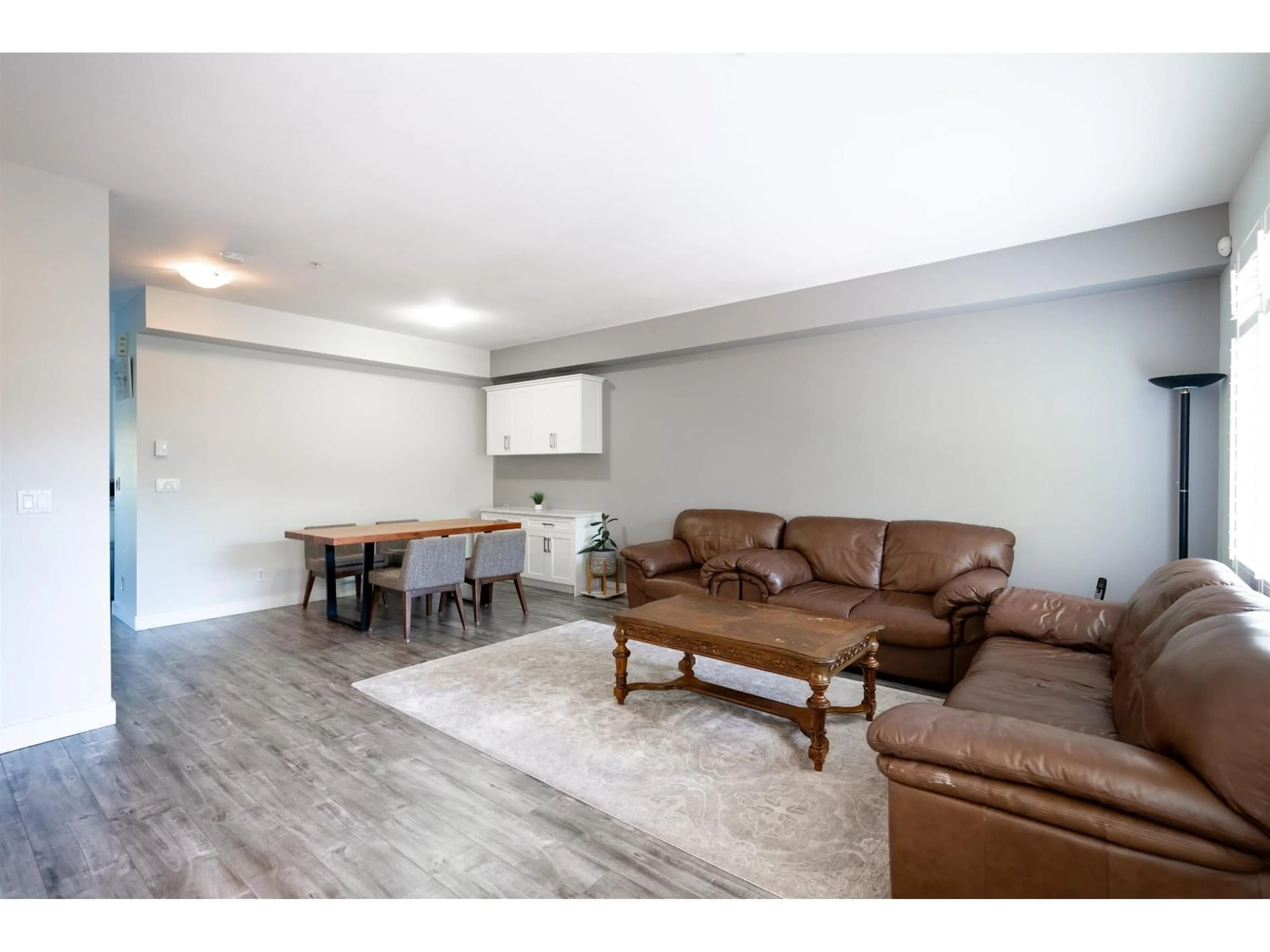 Living room with furniture, unknown for 8 - 19932 70, Langley British Columbia V2Y3C6