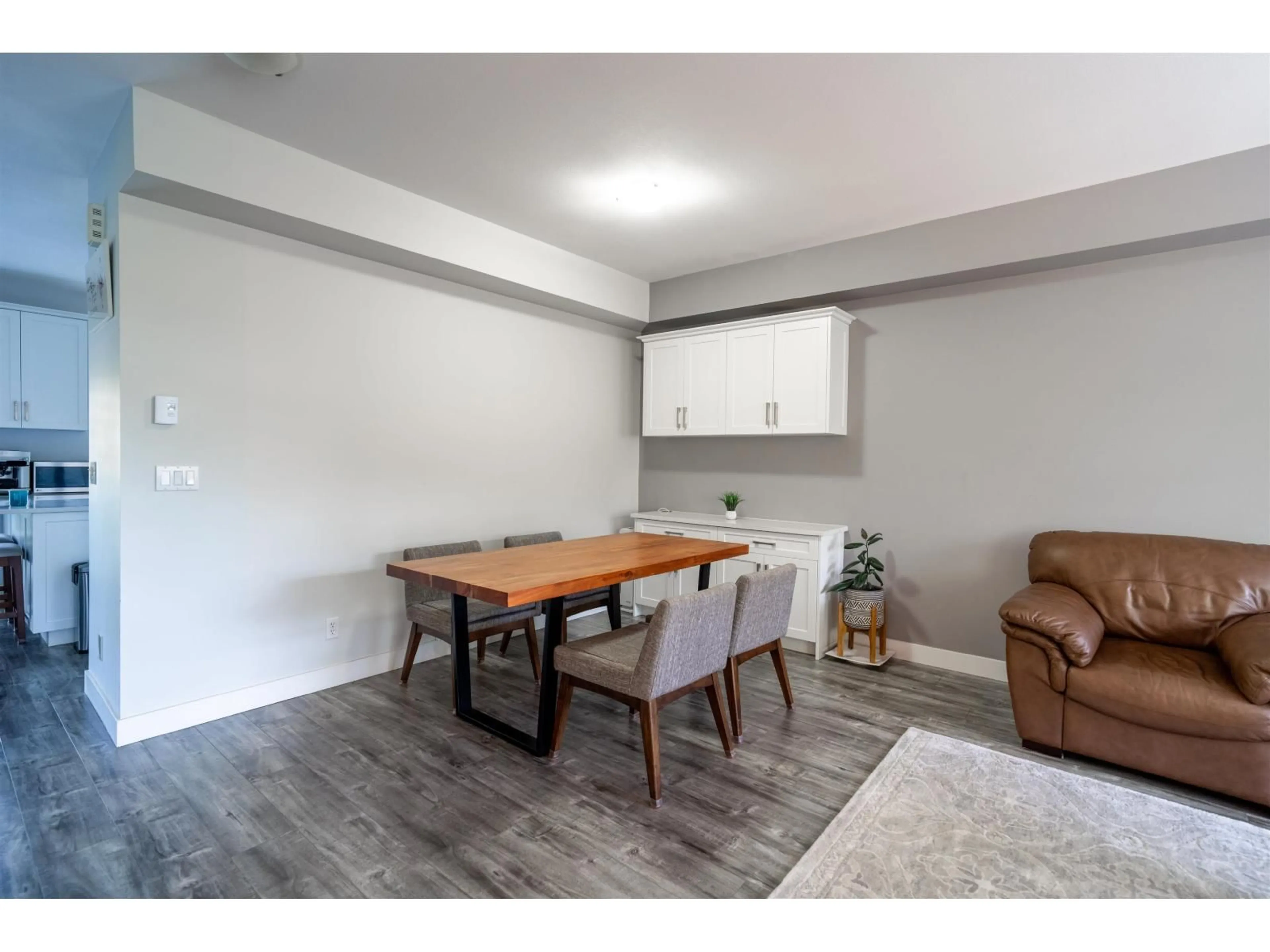 A pic of a room for 8 - 19932 70, Langley British Columbia V2Y3C6