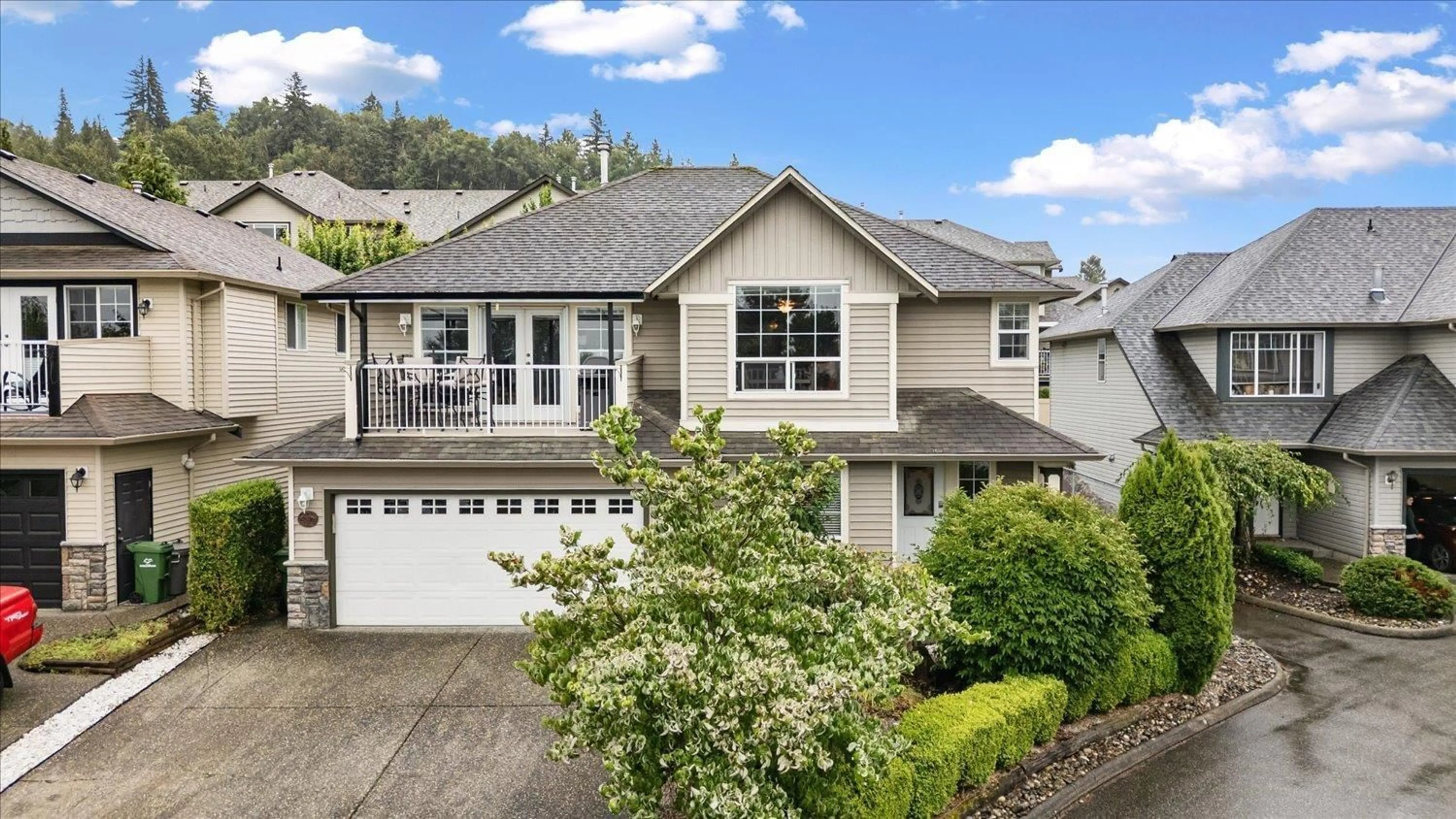 Home with vinyl exterior material, street for 46334 VALLEYVIEW ROAD, Chilliwack British Columbia V2R5R9