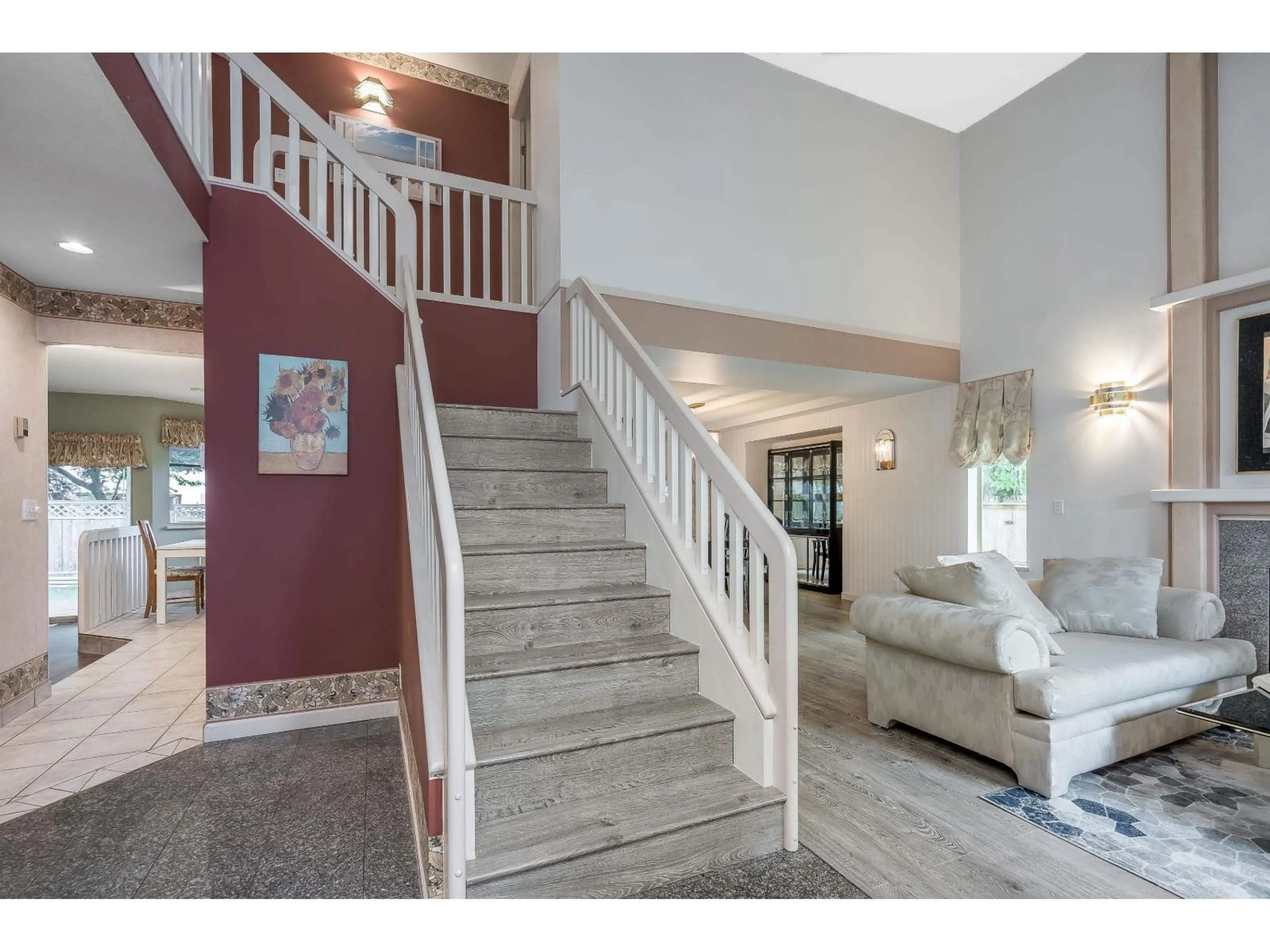 Indoor foyer for 10862 160, Surrey British Columbia V4N1J5