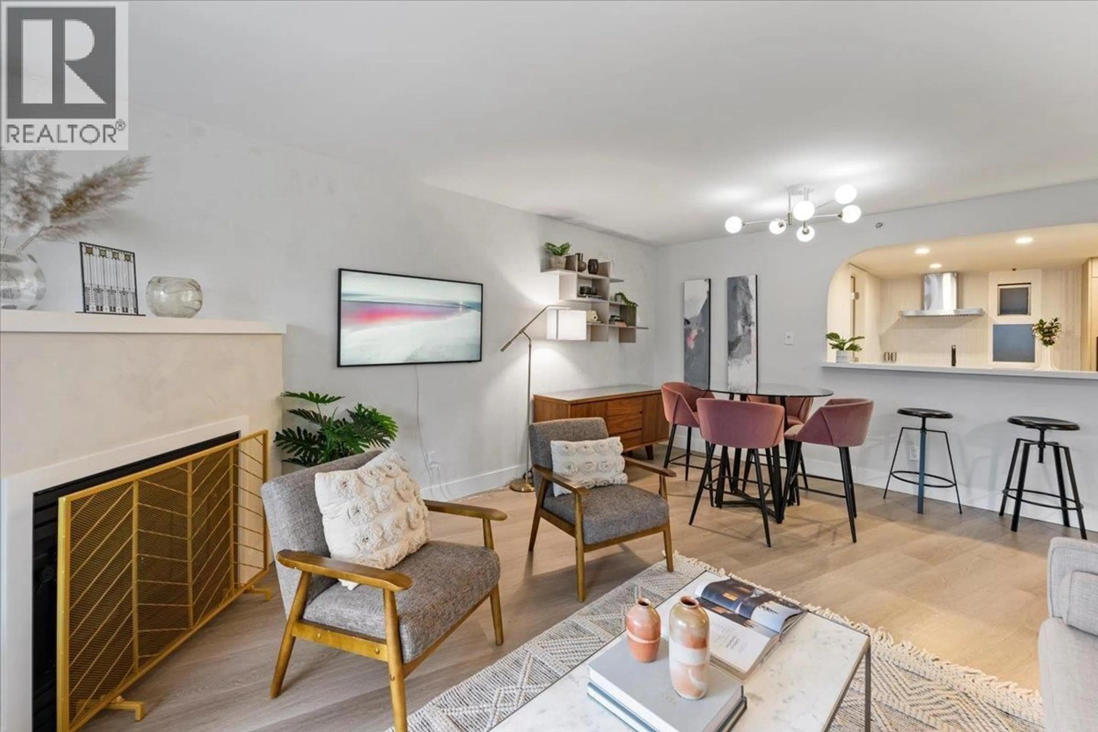 Living room with furniture, wood/laminate floor for 407 - 183 KEEFER PLACE, Vancouver British Columbia V6B6B9