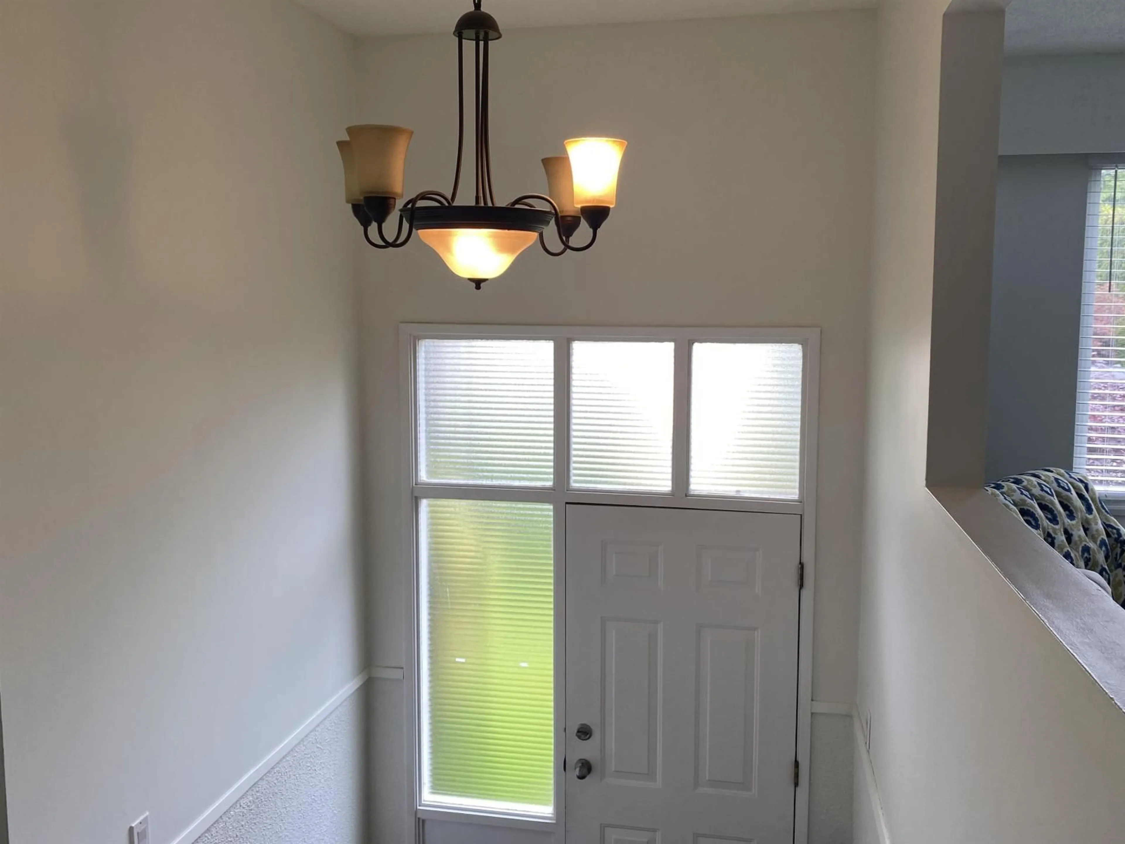 Indoor entryway for 13728 BLACKBURN, White Rock British Columbia V4B3B6