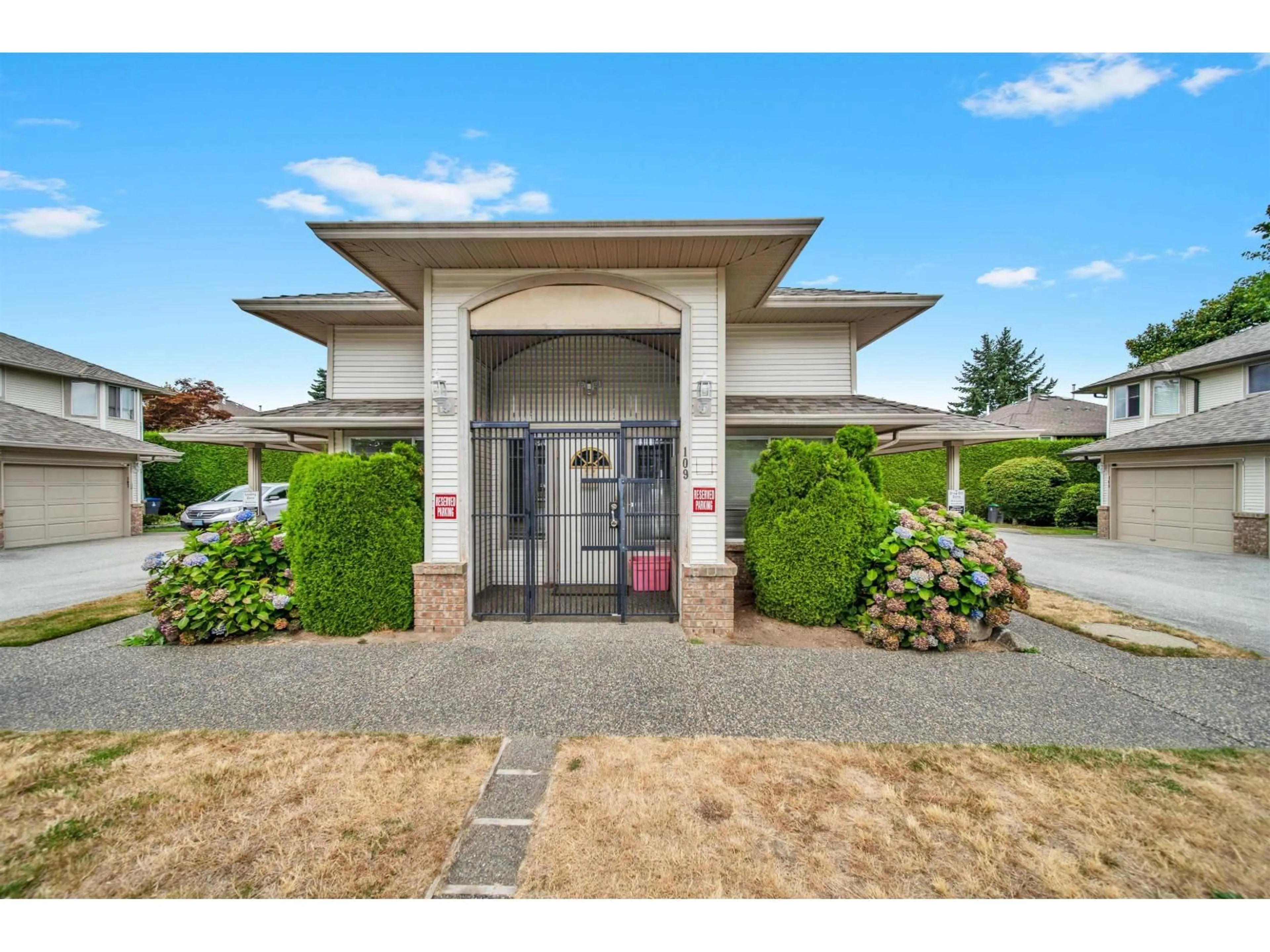 Indoor foyer for 103 - 16275 85, Surrey British Columbia V4N3K3
