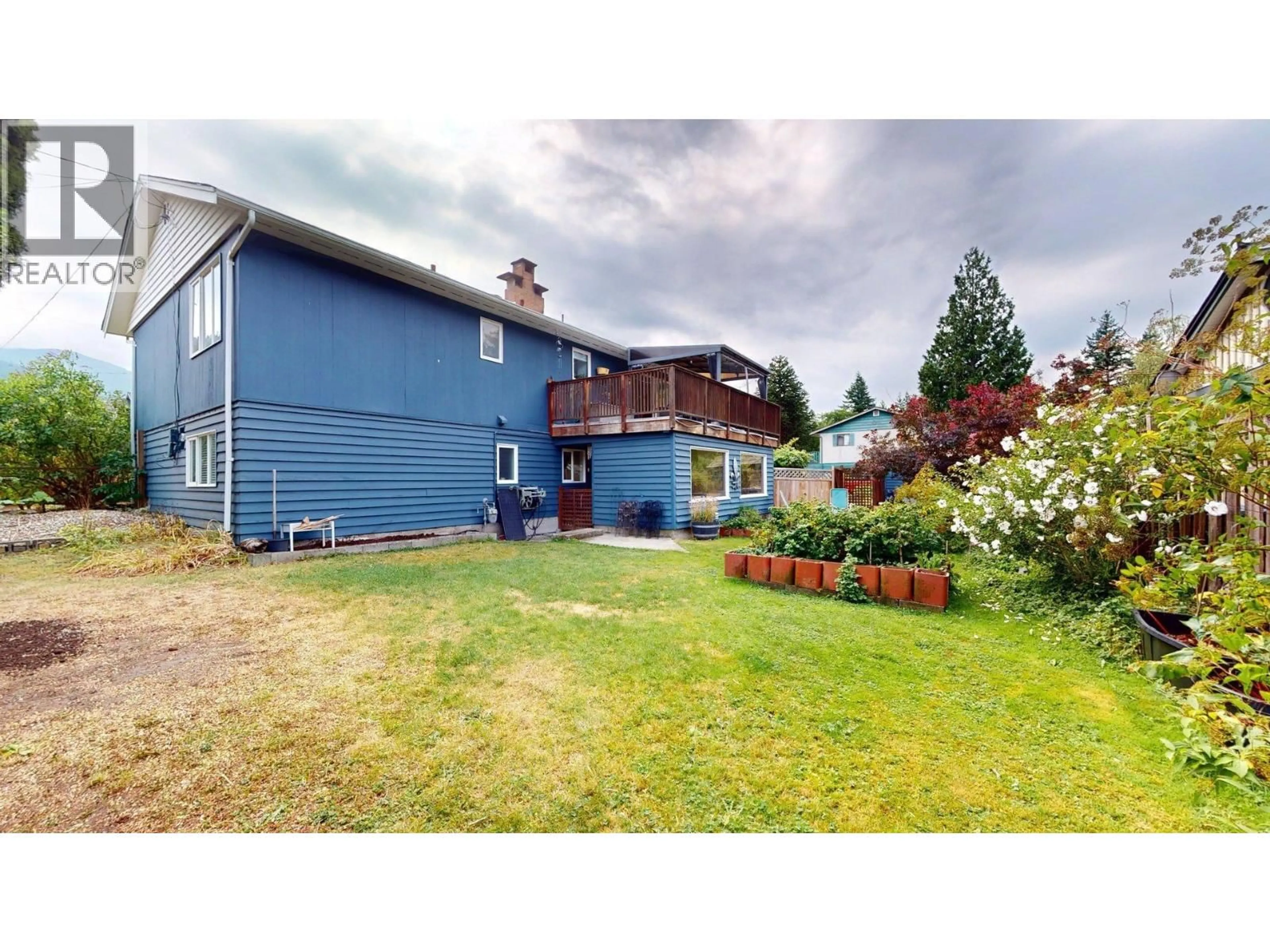 A pic from outside/outdoor area/front of a property/back of a property/a pic from drone, street for 41599 COTTONWOOD ROAD, Squamish British Columbia V0N1H0