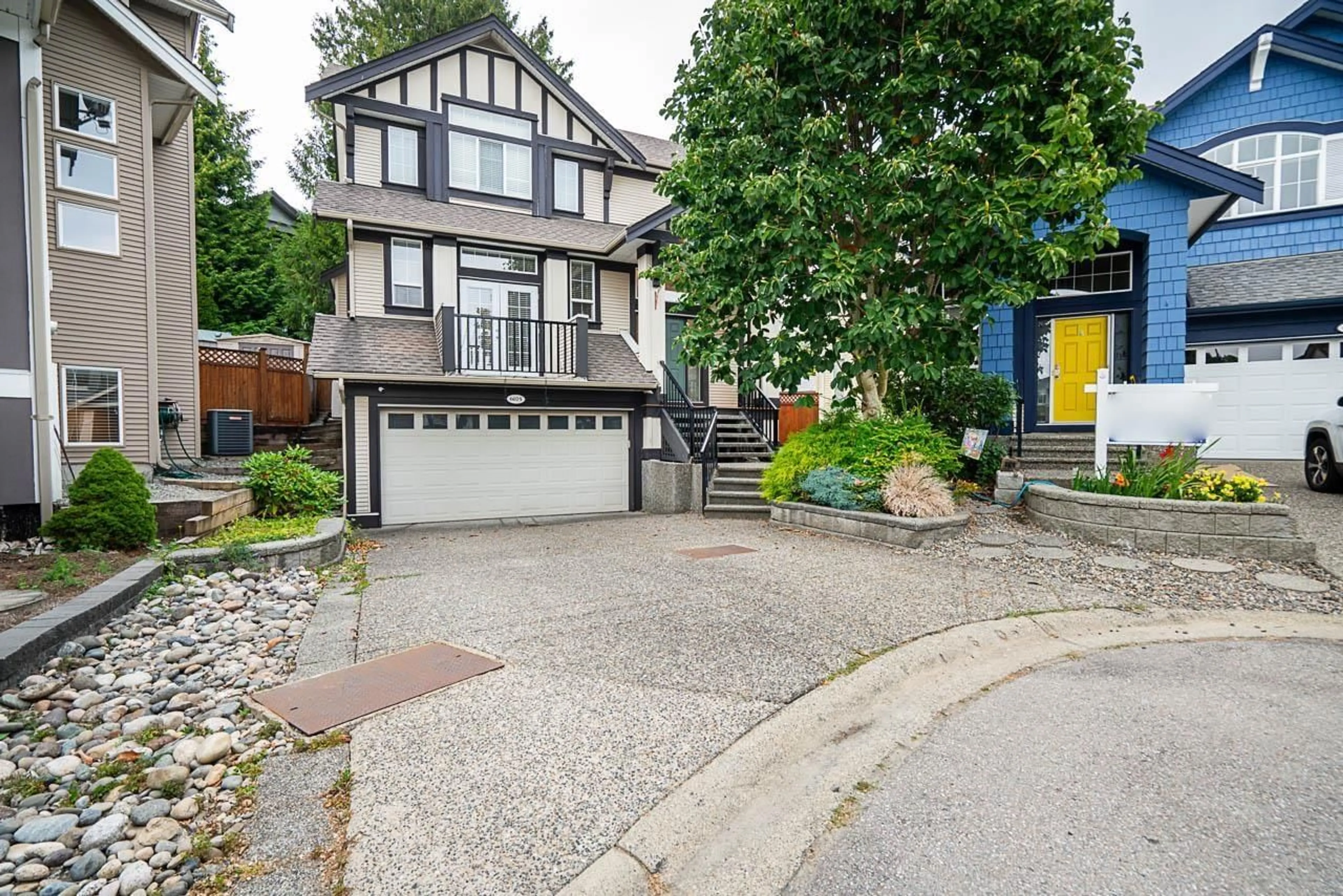 Home with vinyl exterior material, street for 6075 165A, Surrey British Columbia V3S7W6
