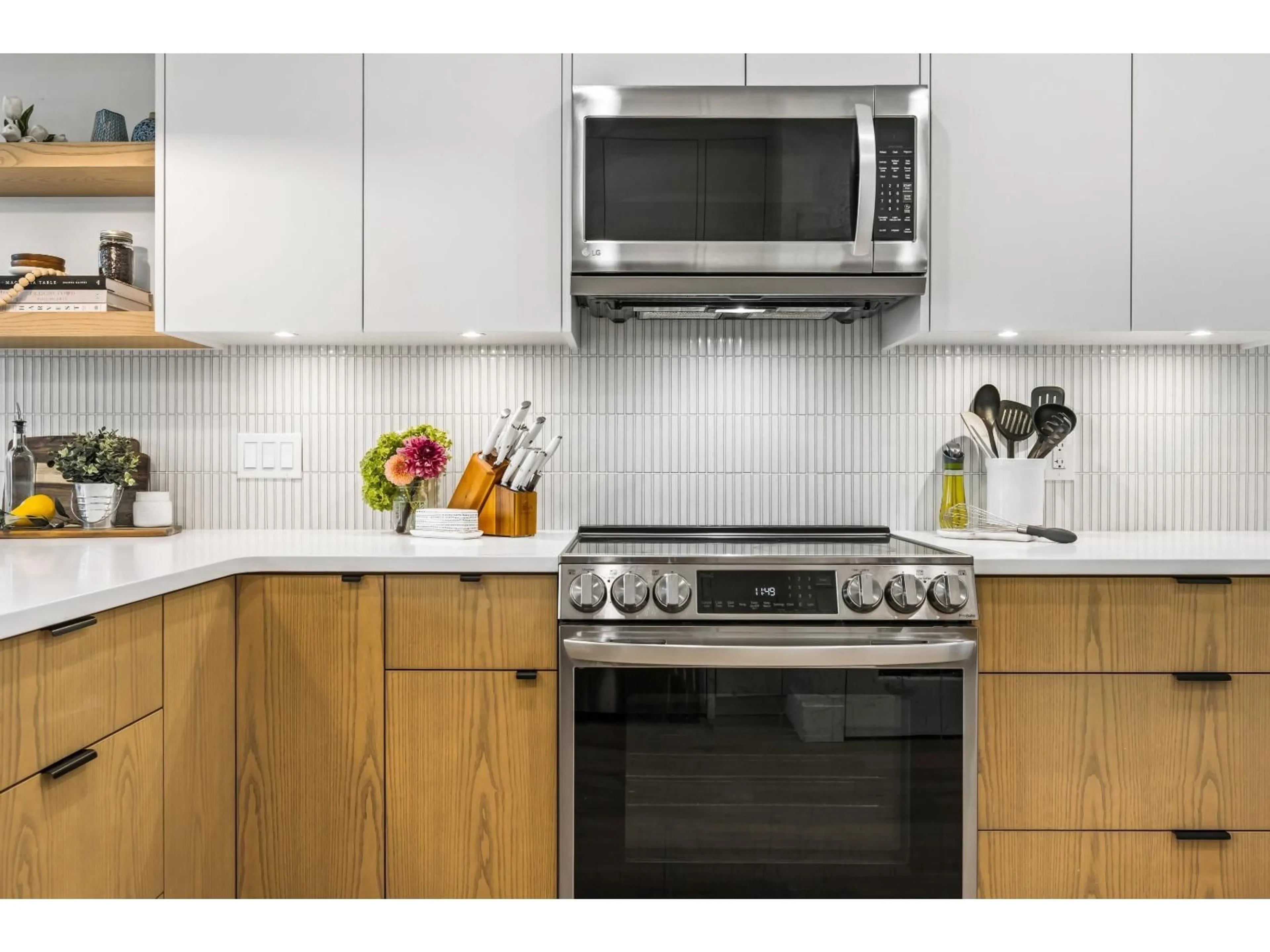 Standard kitchen, unknown for 6389 REID ROAD, Chilliwack British Columbia V2R1T9