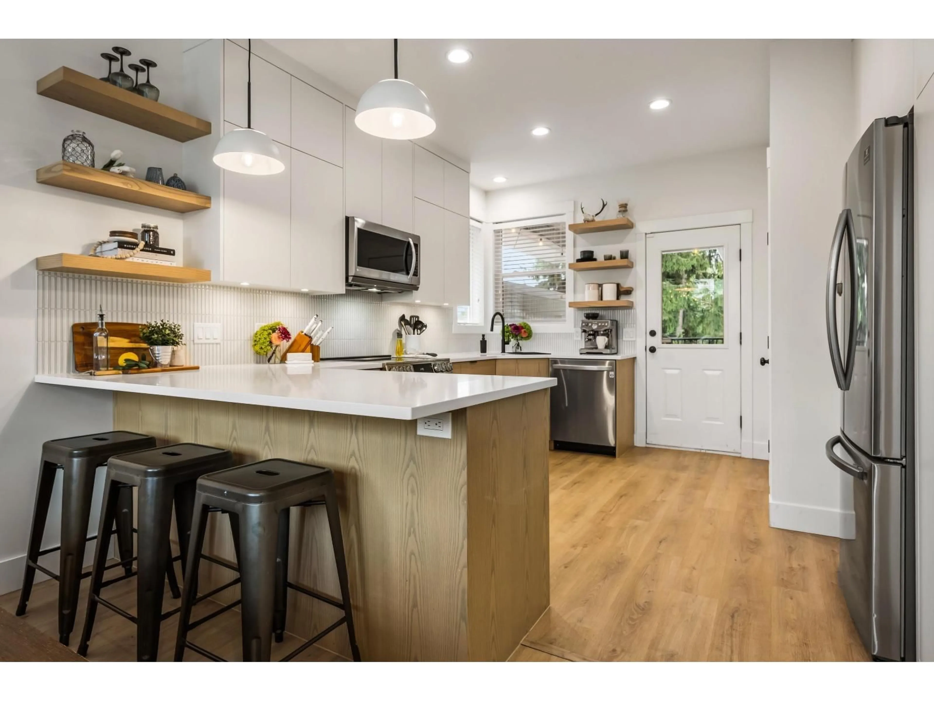 Open concept kitchen, wood/laminate floor for 6389 REID ROAD, Chilliwack British Columbia V2R1T9