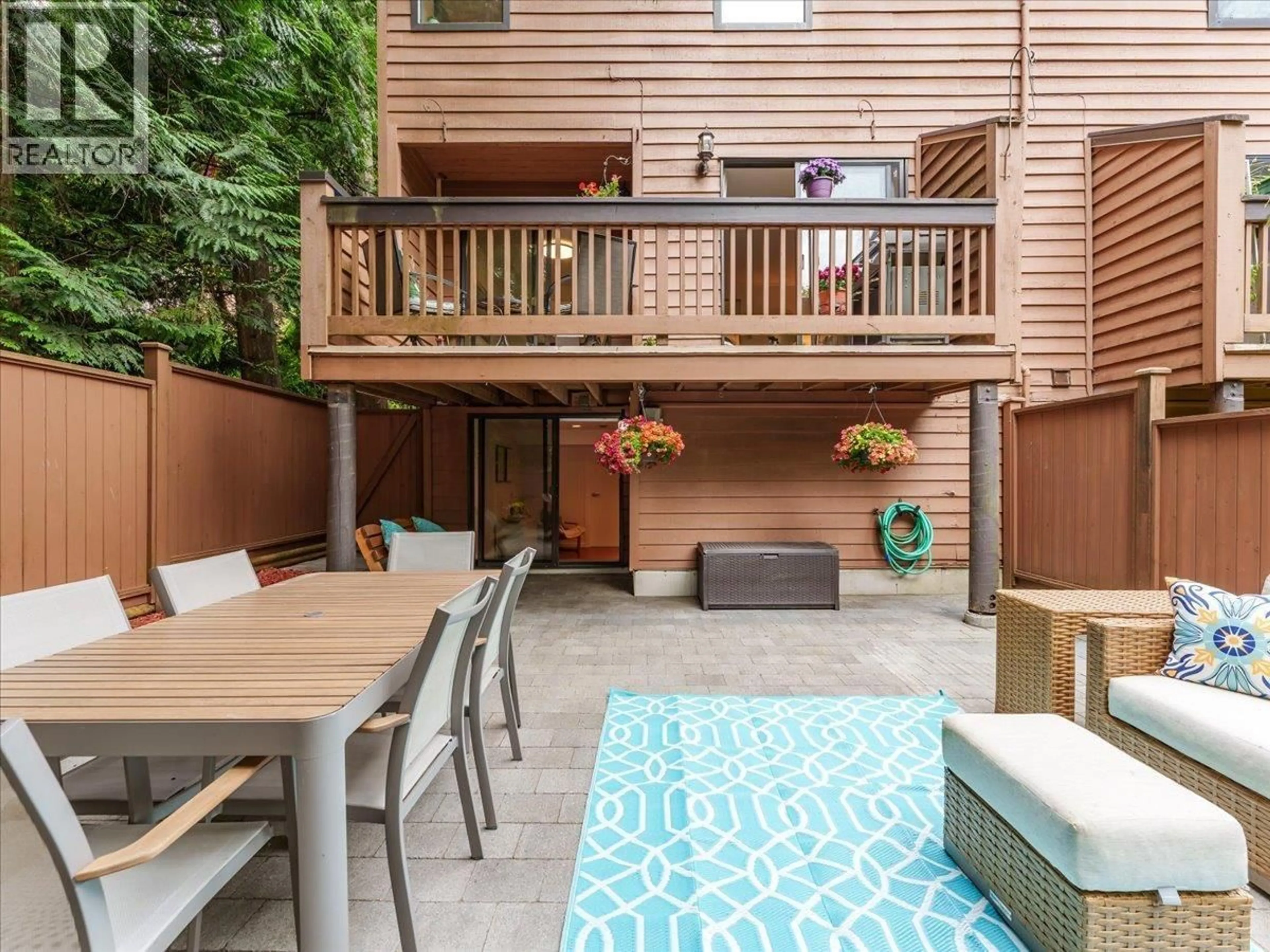 Patio, street for 402 CARDIFF WAY, Port Moody British Columbia V3H3T1