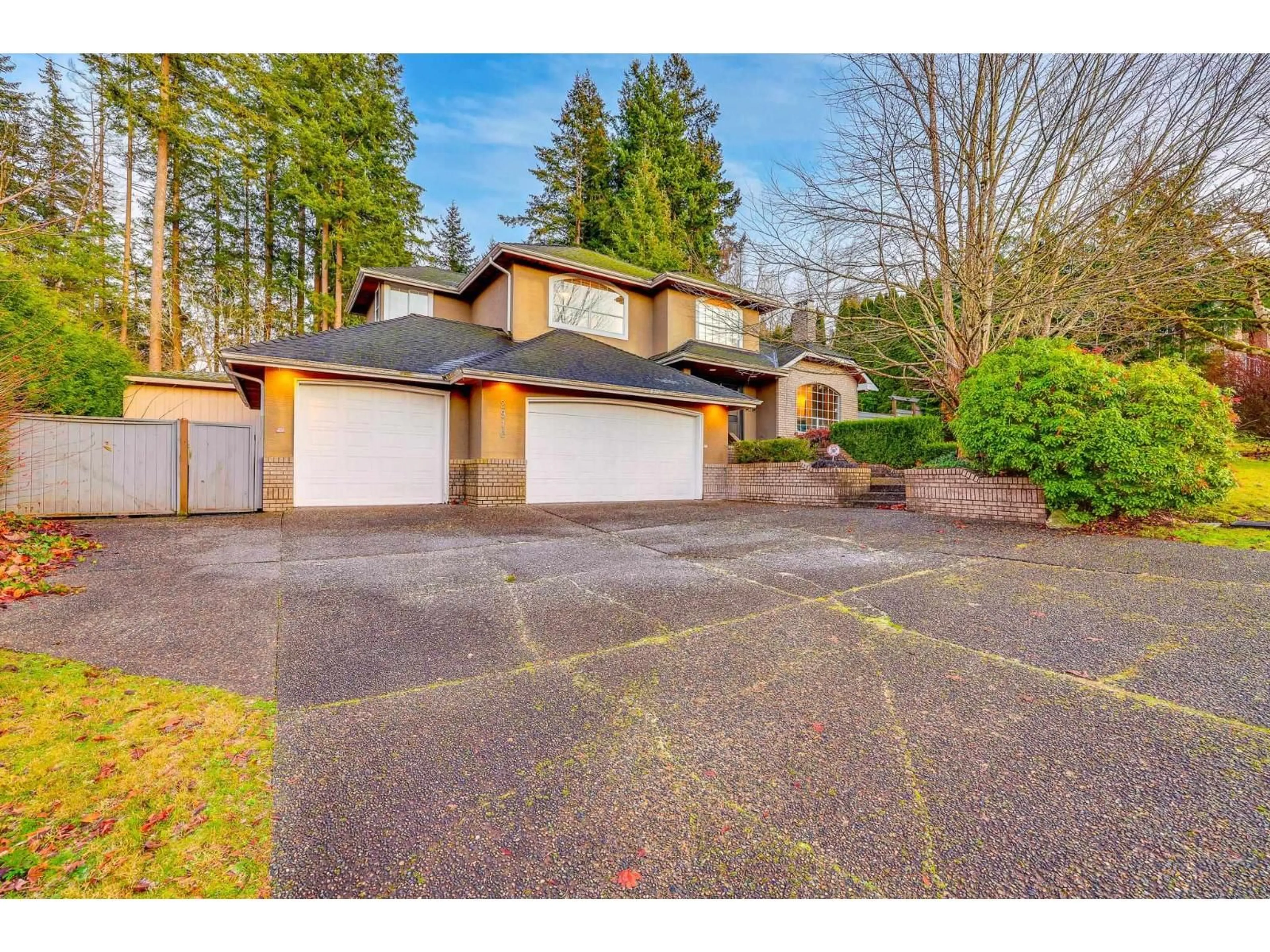 A pic from outside/outdoor area/front of a property/back of a property/a pic from drone, street for 2910 145A, Surrey British Columbia V4P1P7