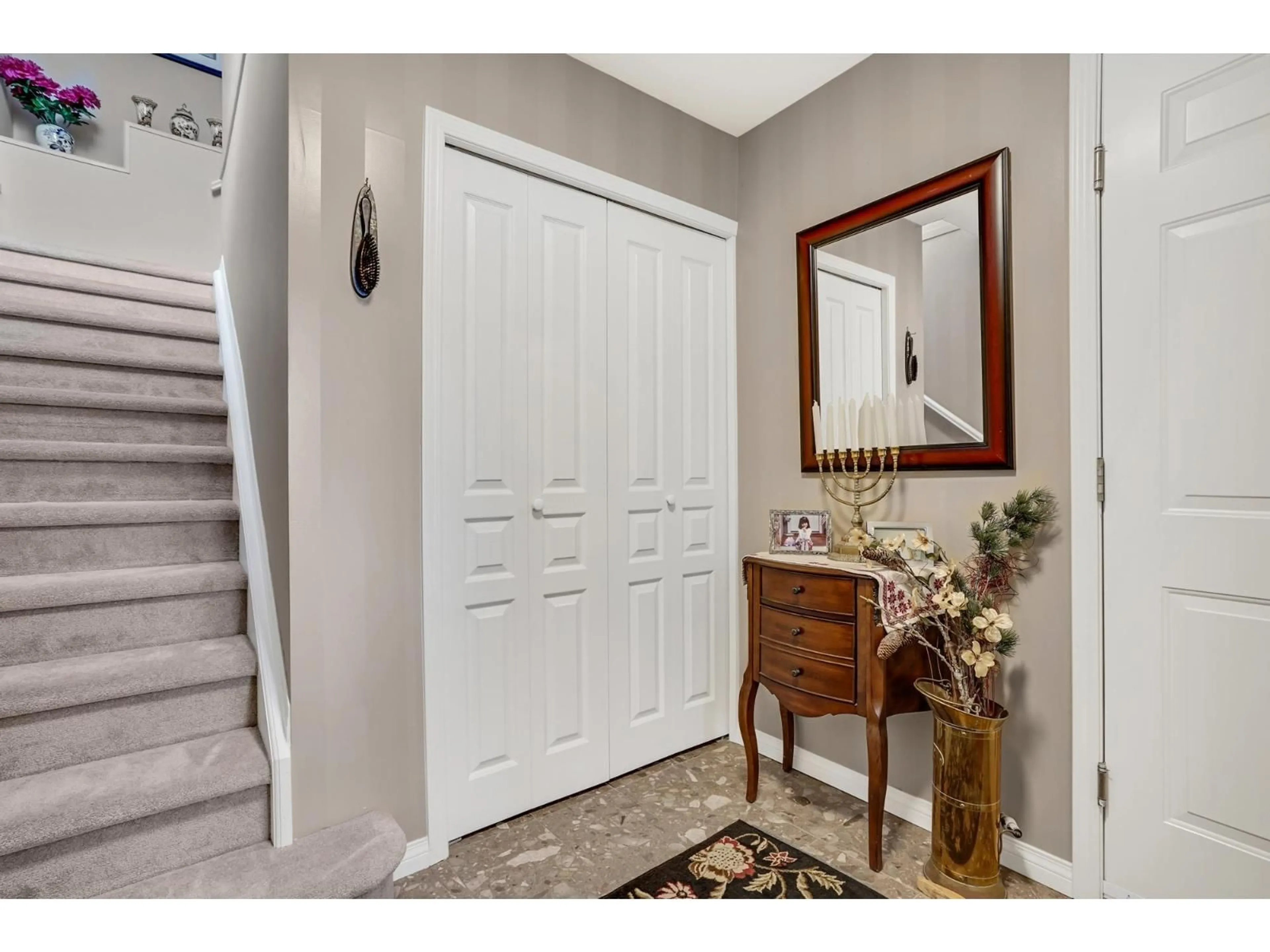 Indoor entryway for 29 - 31406 UPPER MACLURE, Abbotsford British Columbia V2T5L8