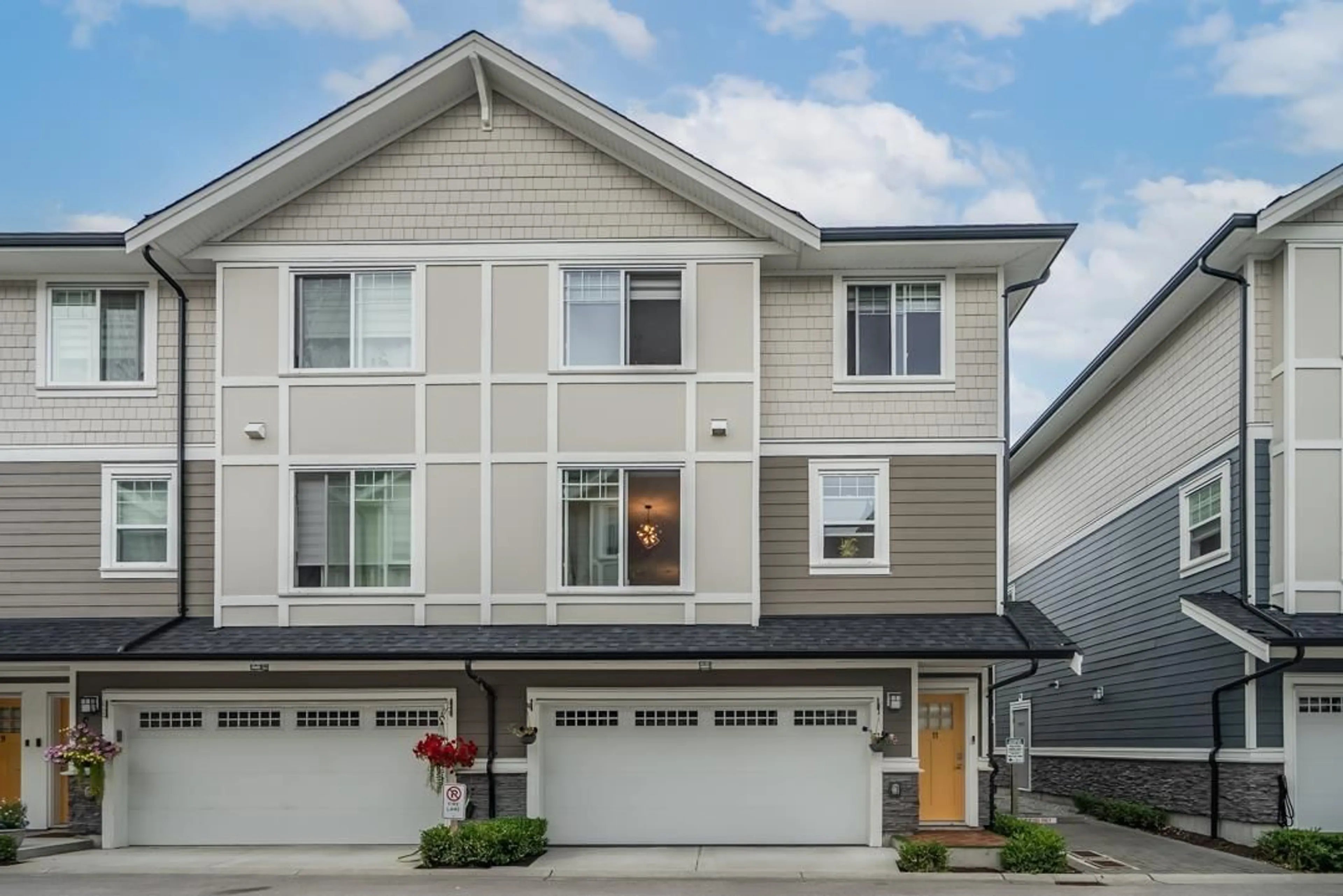 Home with vinyl exterior material, street for 11 - 19501 74, Surrey British Columbia V4N6V7