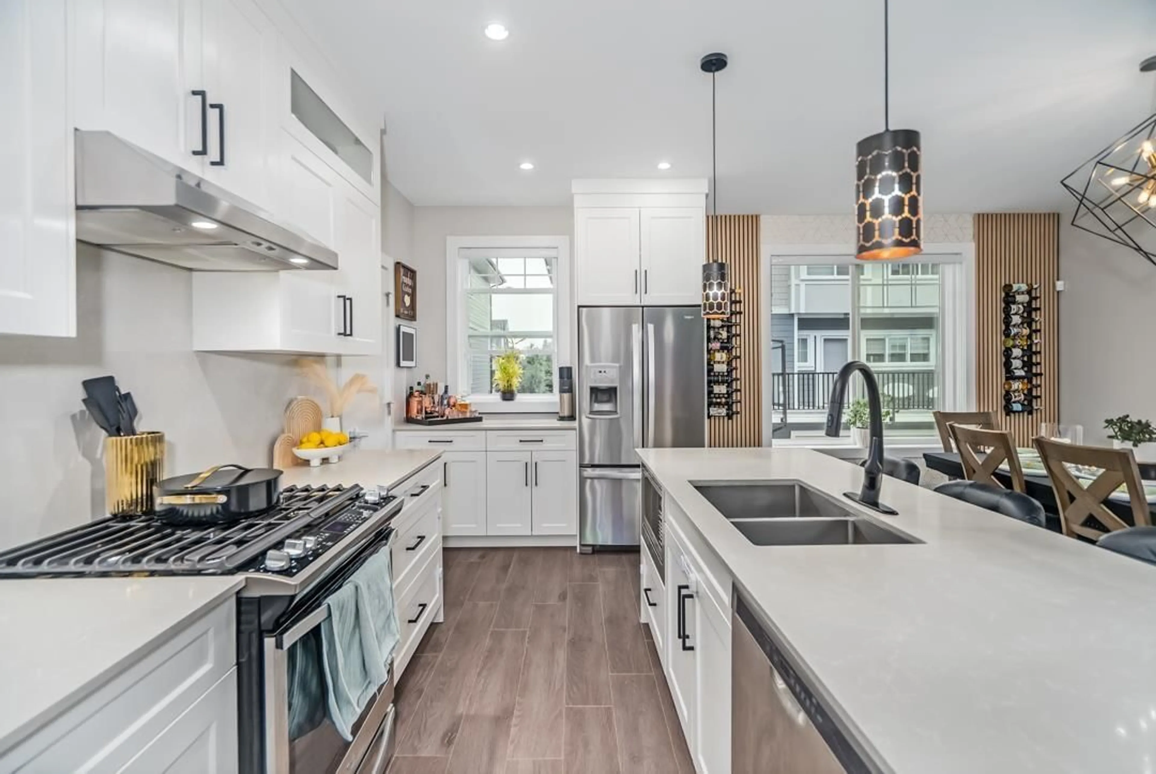 Open concept kitchen, ceramic/tile floor for 11 - 19501 74, Surrey British Columbia V4N6V7