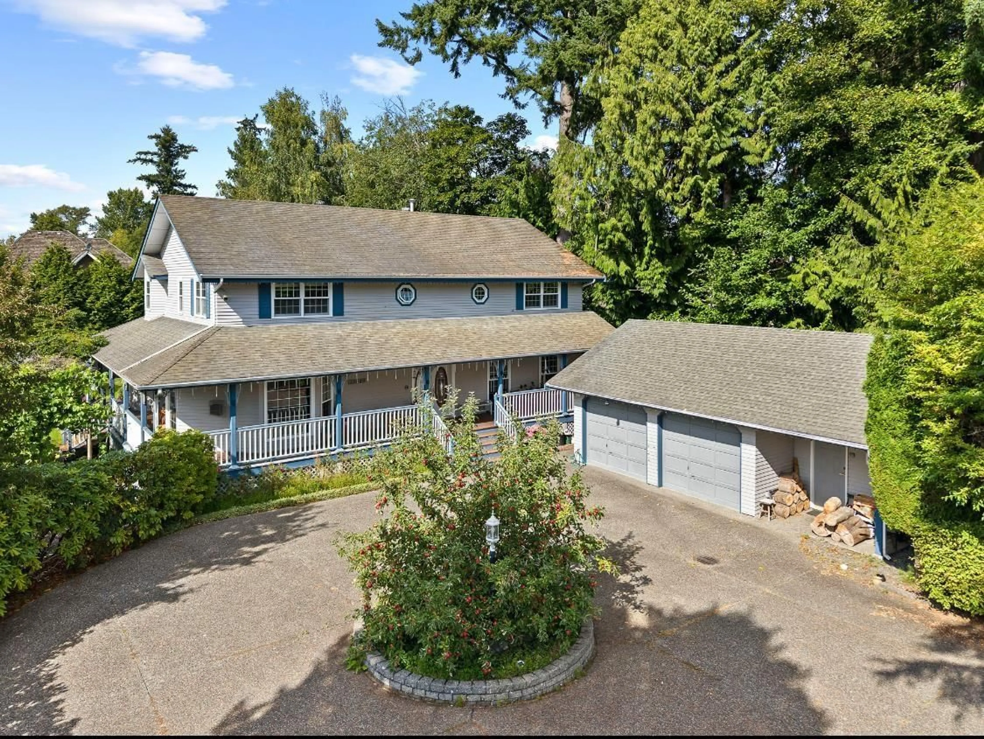 A pic from outside/outdoor area/front of a property/back of a property/a pic from drone, street for 13849 20, Surrey British Columbia V4A2A1