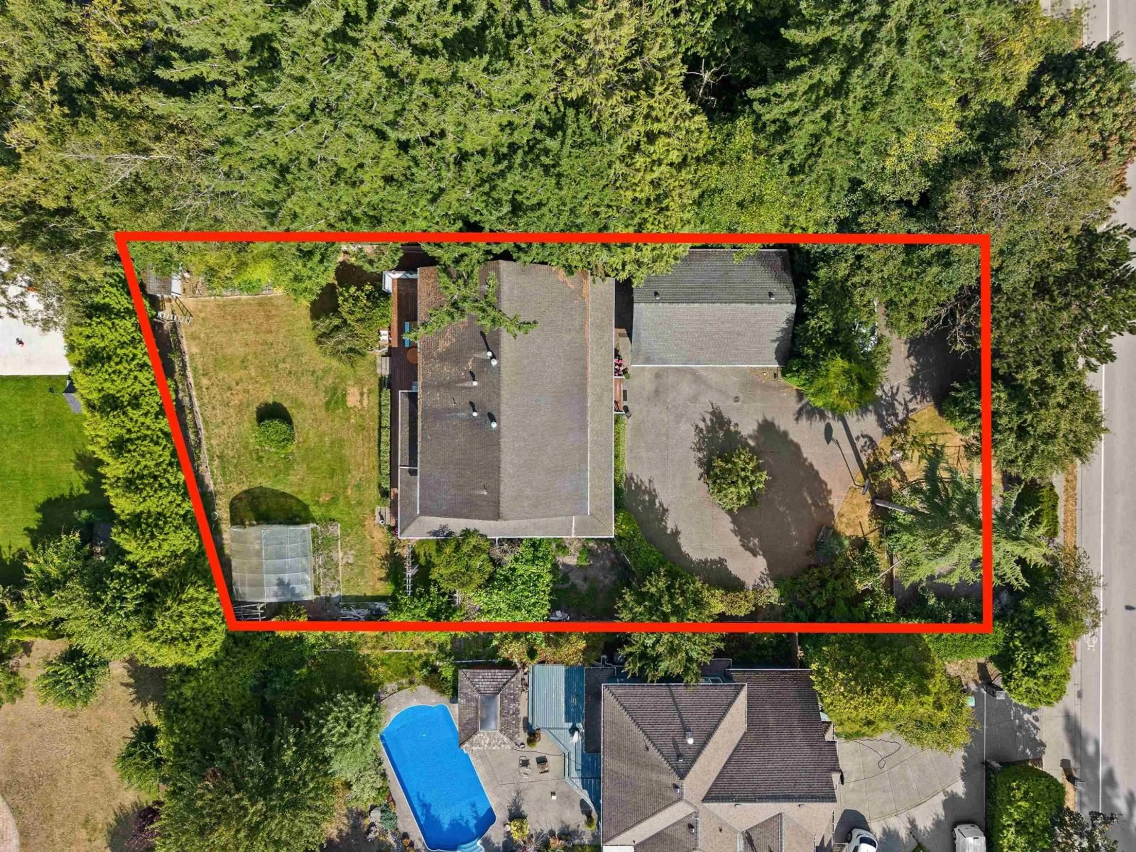 A pic from outside/outdoor area/front of a property/back of a property/a pic from drone, street for 13849 20, Surrey British Columbia V4A2A1