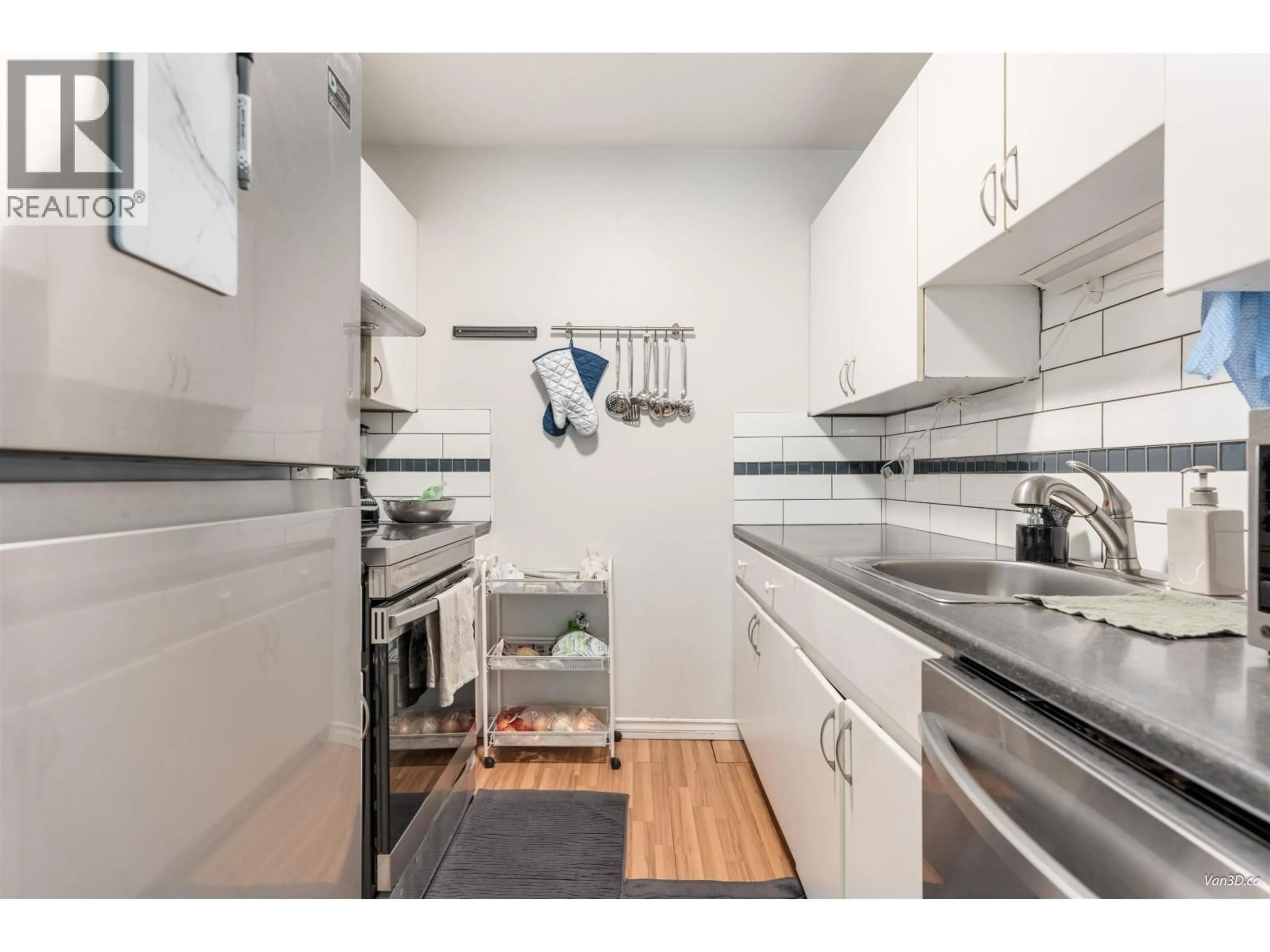 Standard kitchen, unknown for 102 - 3480 YARDLEY AVENUE, Vancouver British Columbia V5R6B3