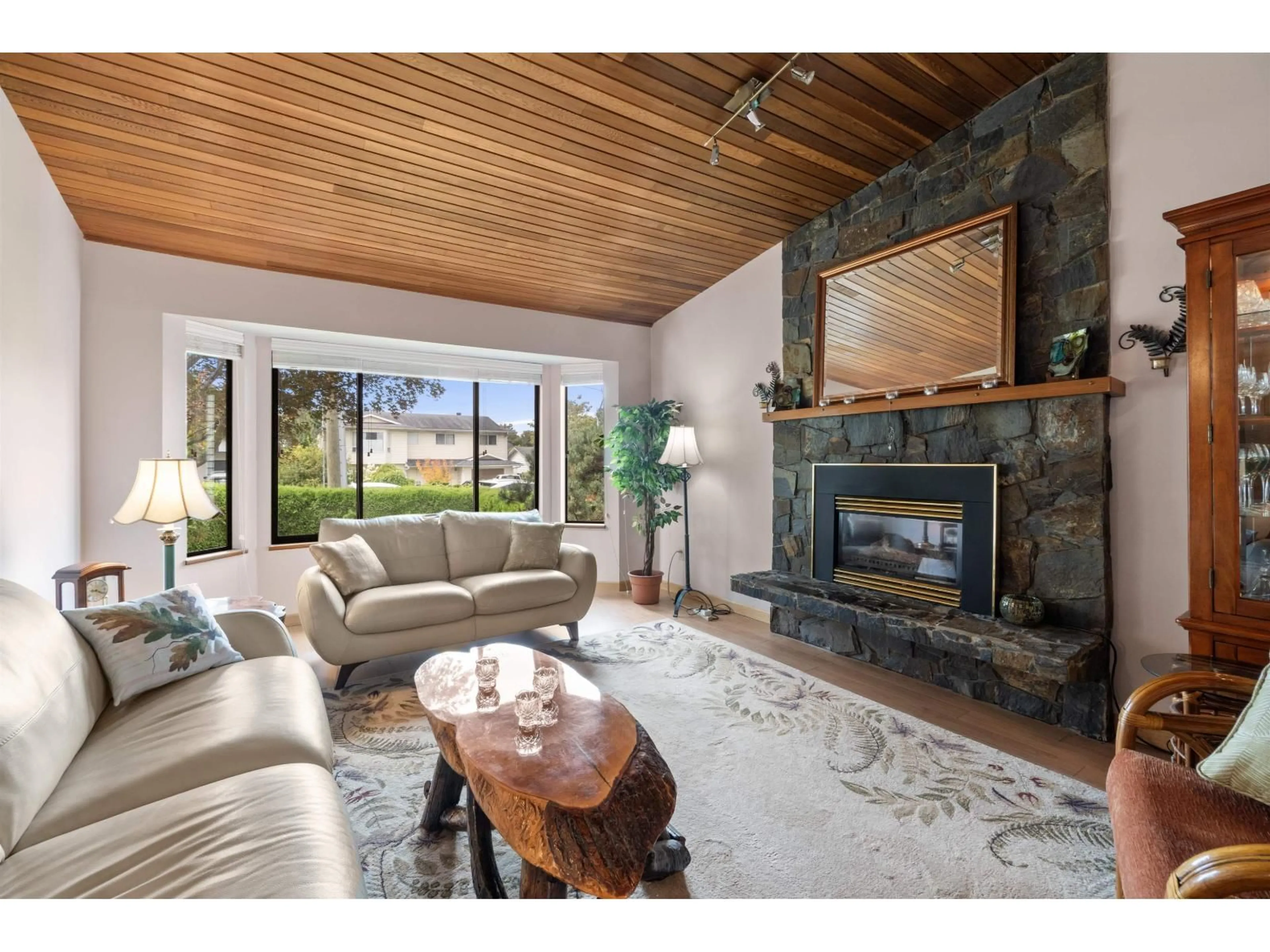 Living room with furniture, unknown for 9358 213TH, Langley British Columbia V1M1P6
