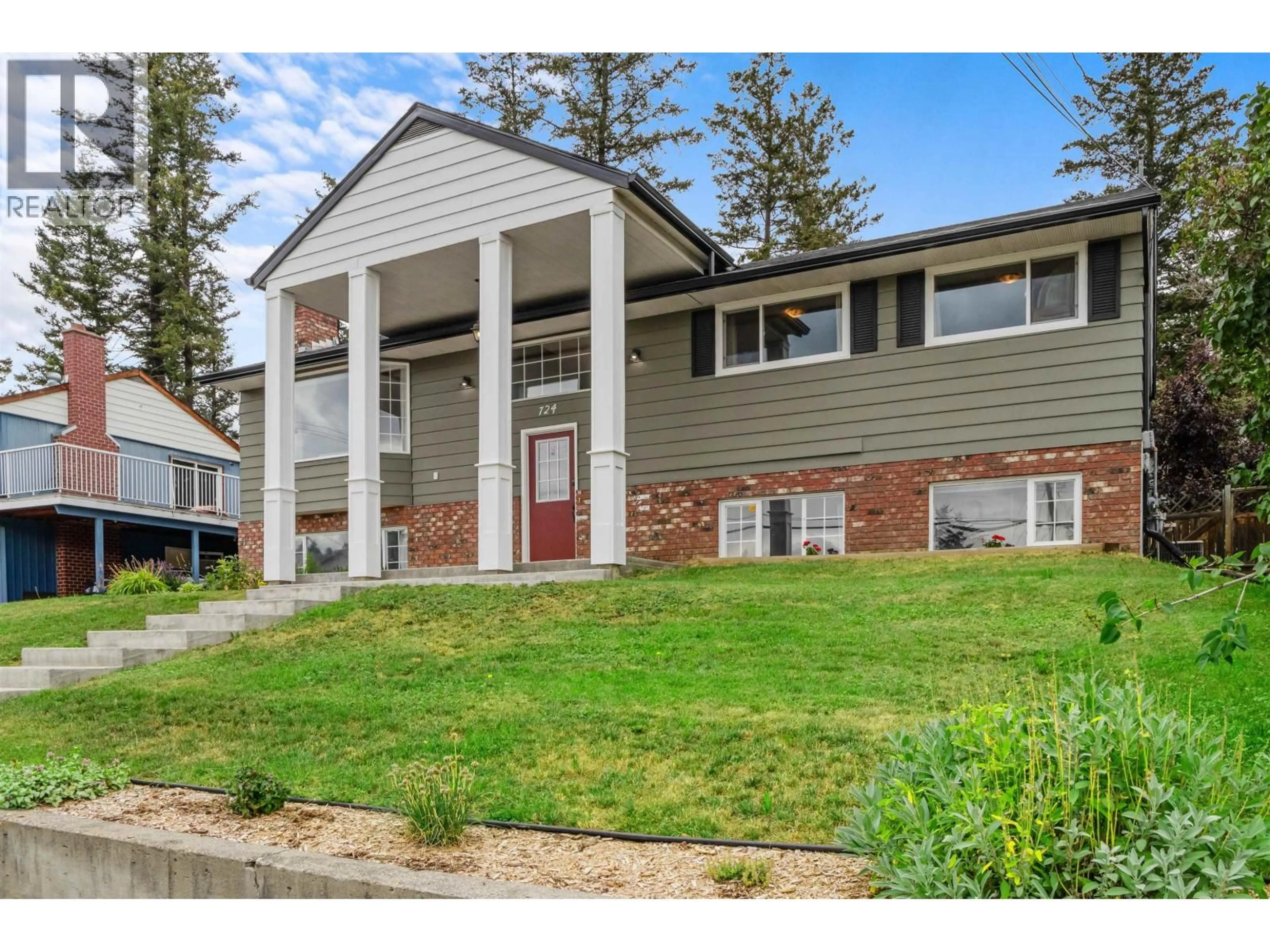 Home with vinyl exterior material, street for 724 PIGEON DRIVE, Williams Lake British Columbia V2G2B3