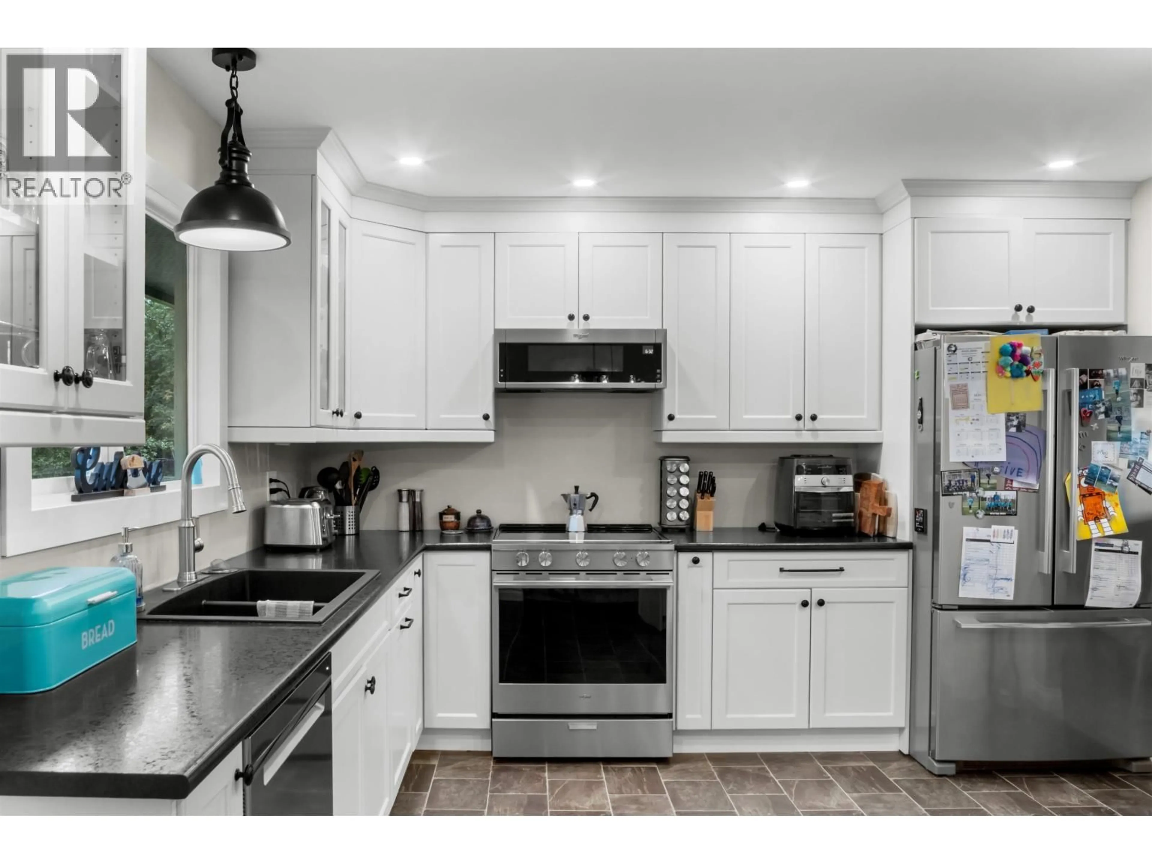 Open concept kitchen, ceramic/tile floor for 724 PIGEON DRIVE, Williams Lake British Columbia V2G2B3