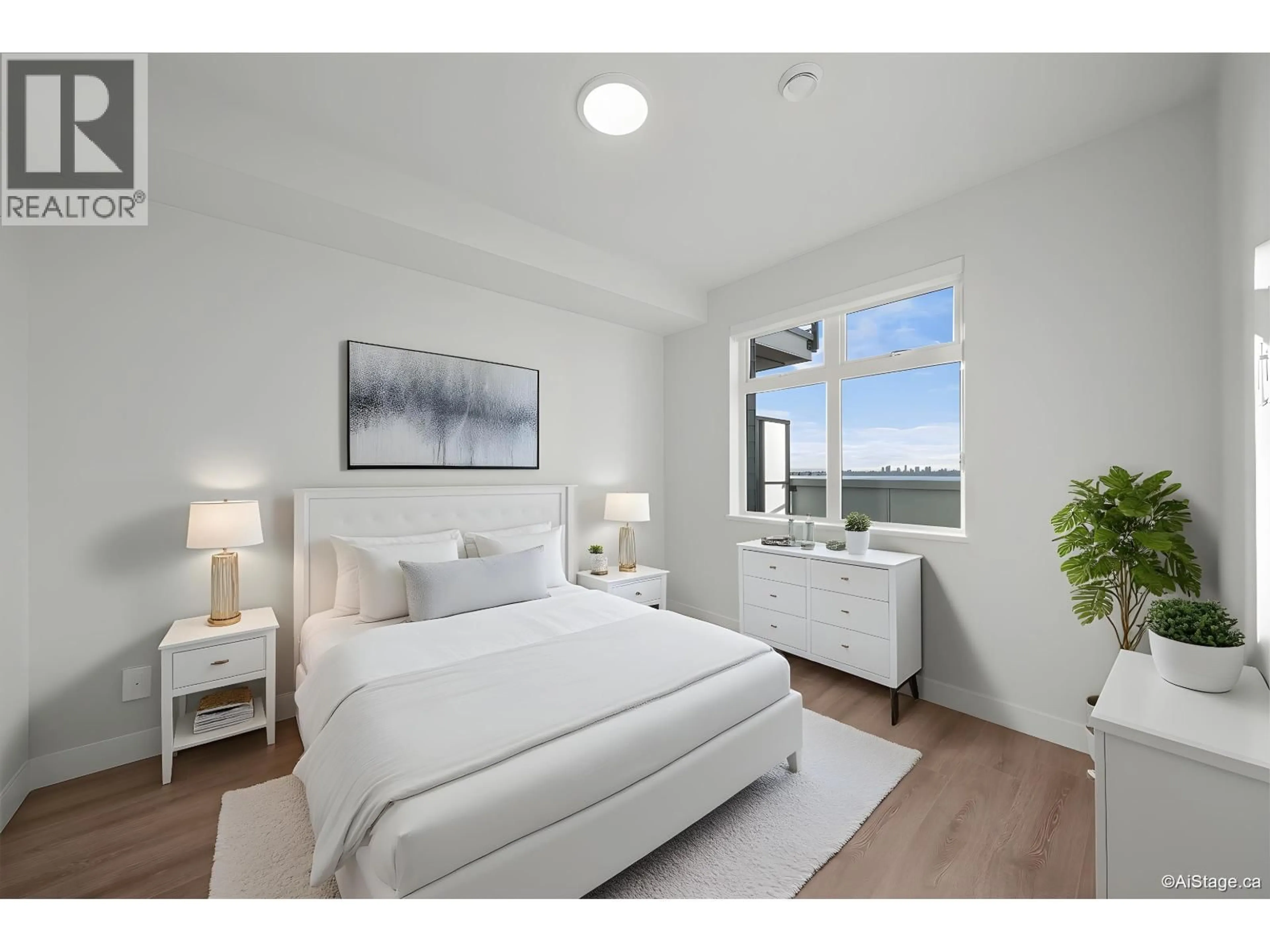 A pic of a room for 303 - 5535 HASTINGS STREET, Burnaby British Columbia V5B1R2