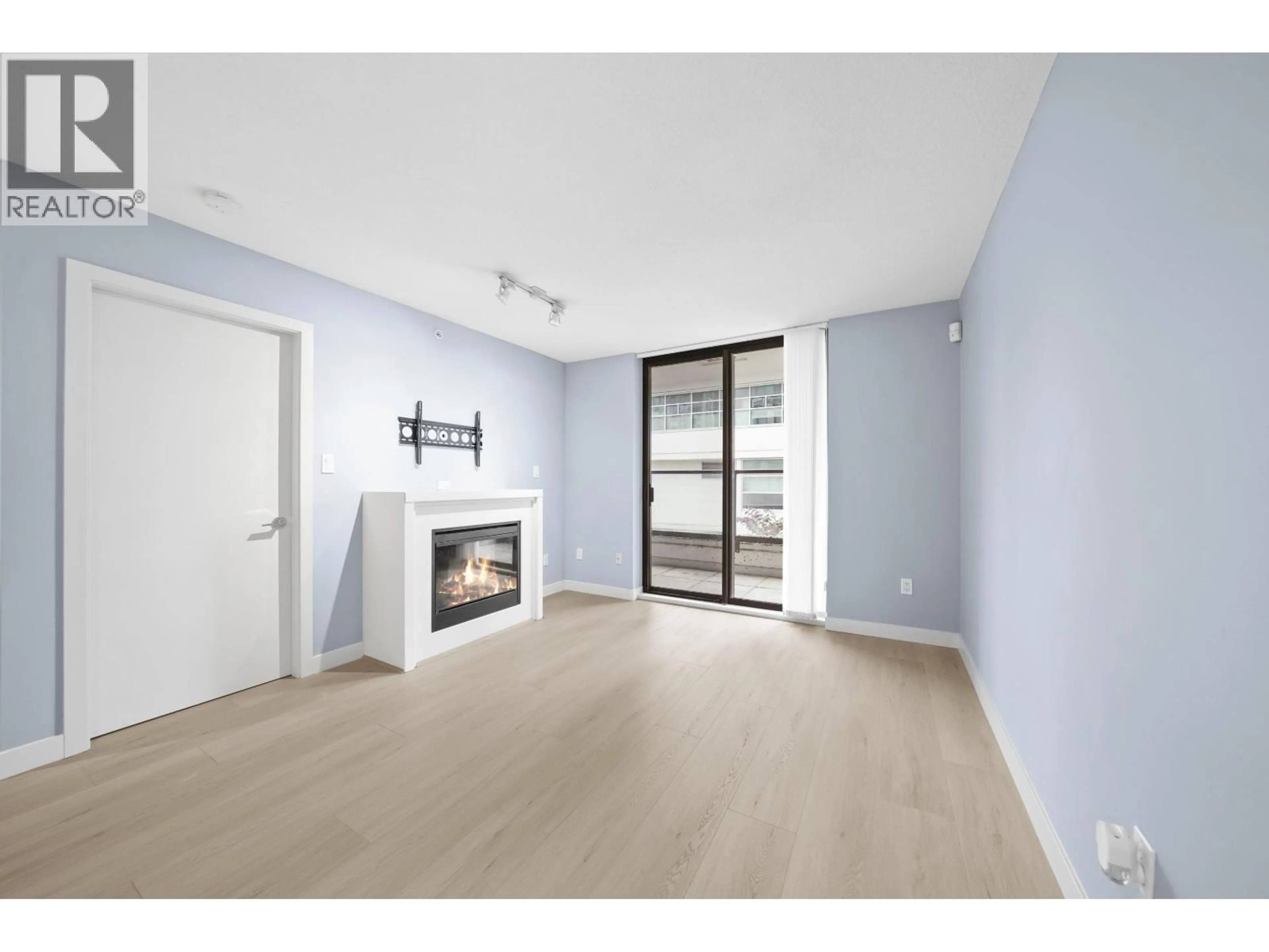 A pic of a room for 303 - 2979 GLEN DRIVE, Coquitlam British Columbia V3B0B2
