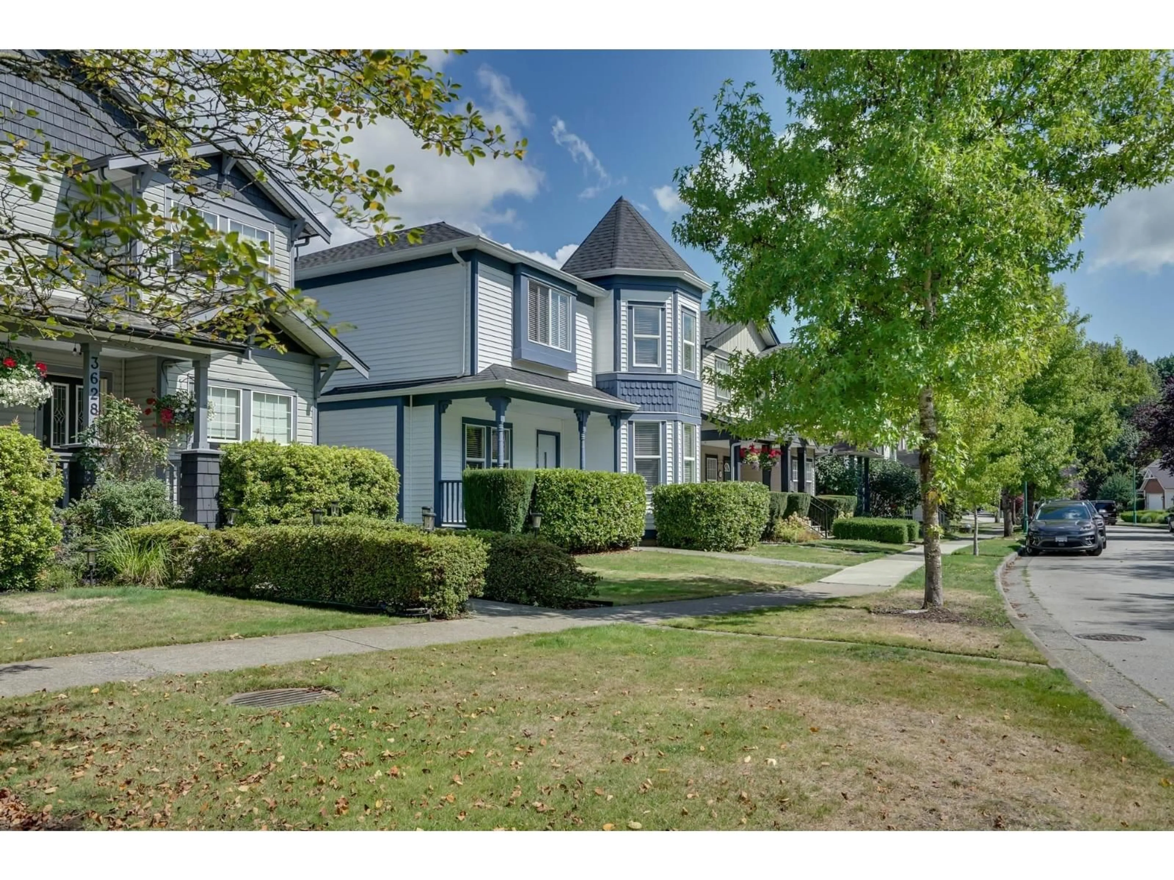A pic from outside/outdoor area/front of a property/back of a property/a pic from drone, street for 36289 ATWOOD, Abbotsford British Columbia V3G2Y8