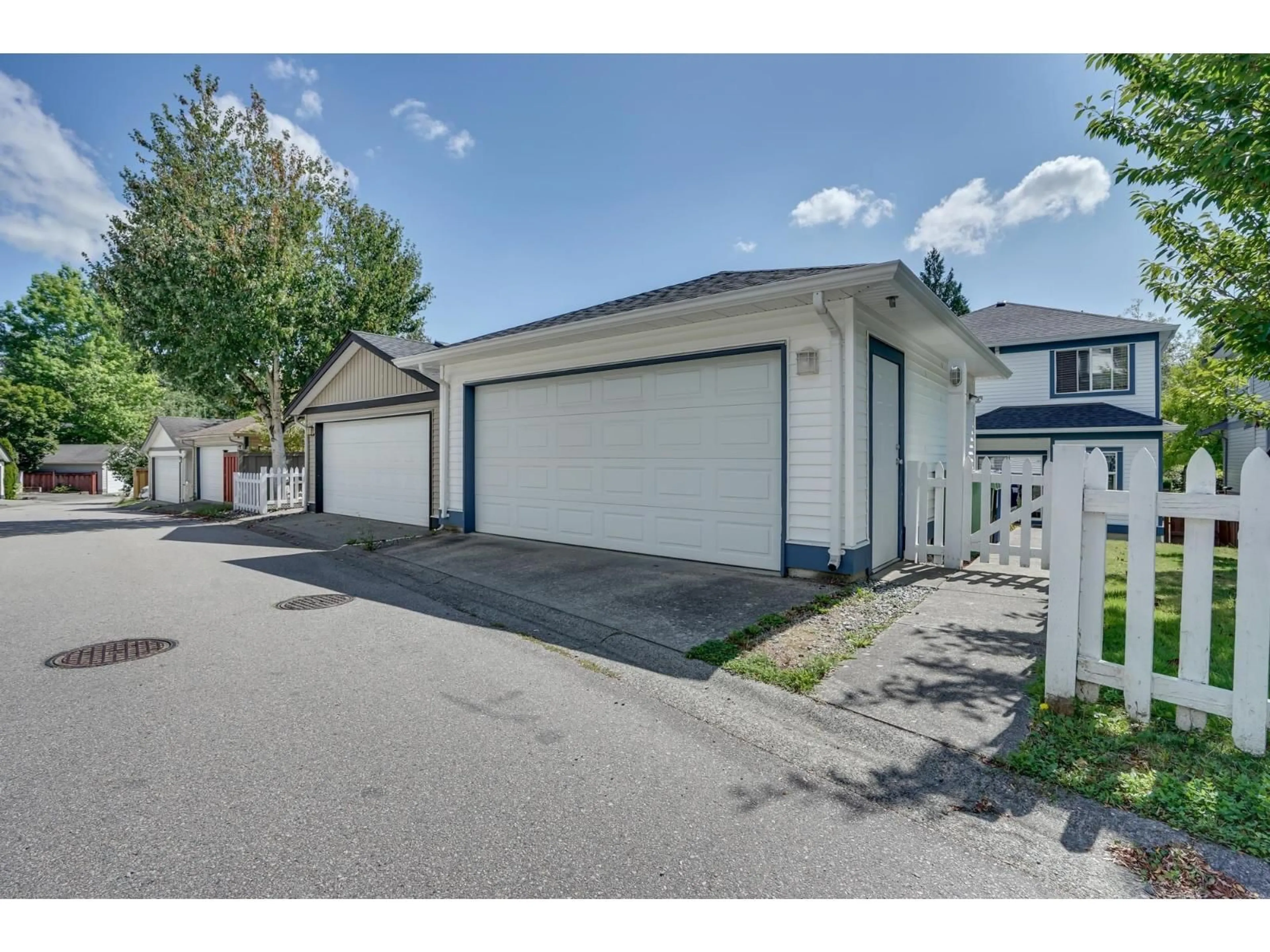 Indoor garage for 36289 ATWOOD, Abbotsford British Columbia V3G2Y8