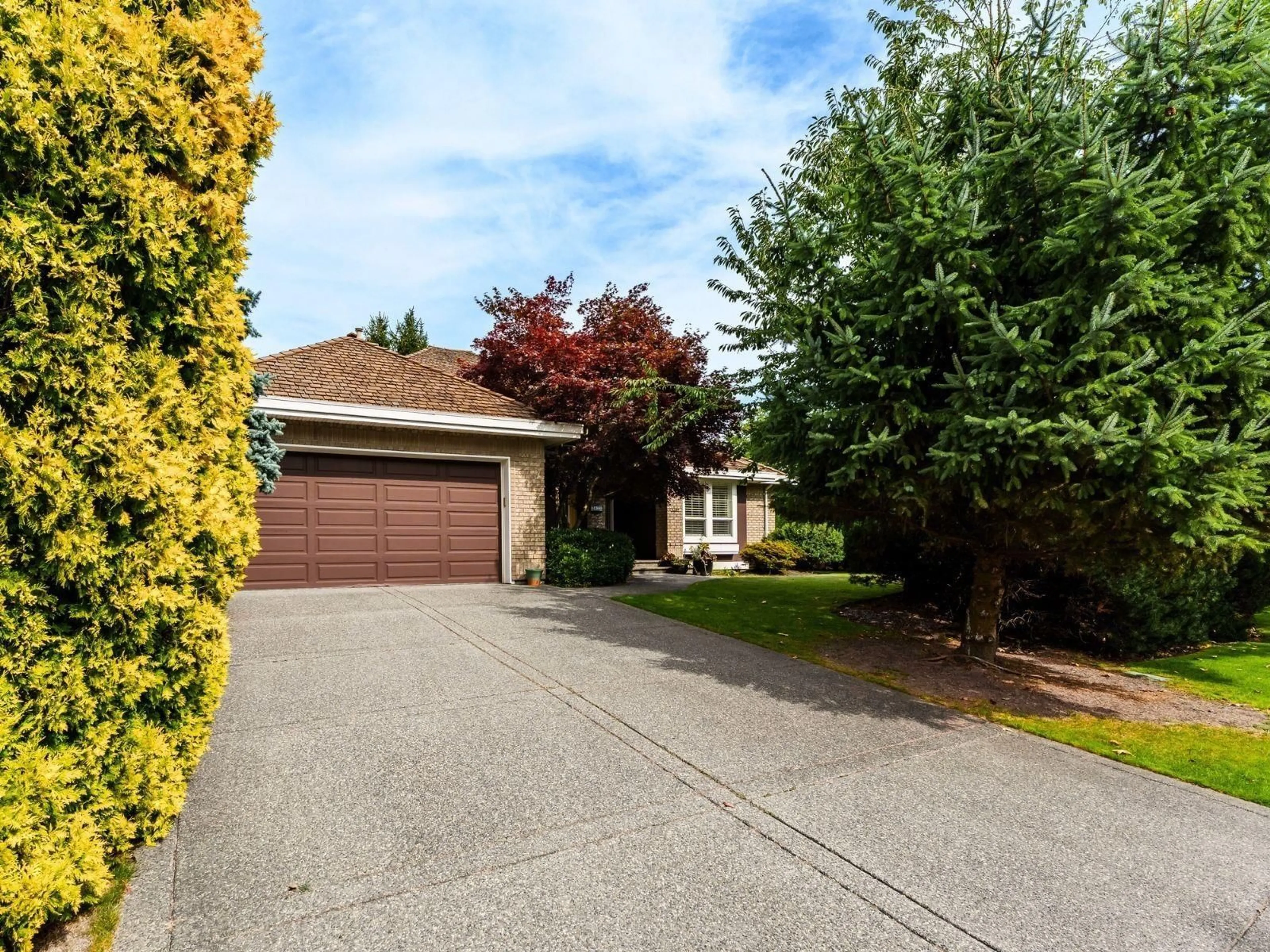 A pic from outside/outdoor area/front of a property/back of a property/a pic from drone, street for 3412 CANTERBURY, Surrey British Columbia V3Z0G8