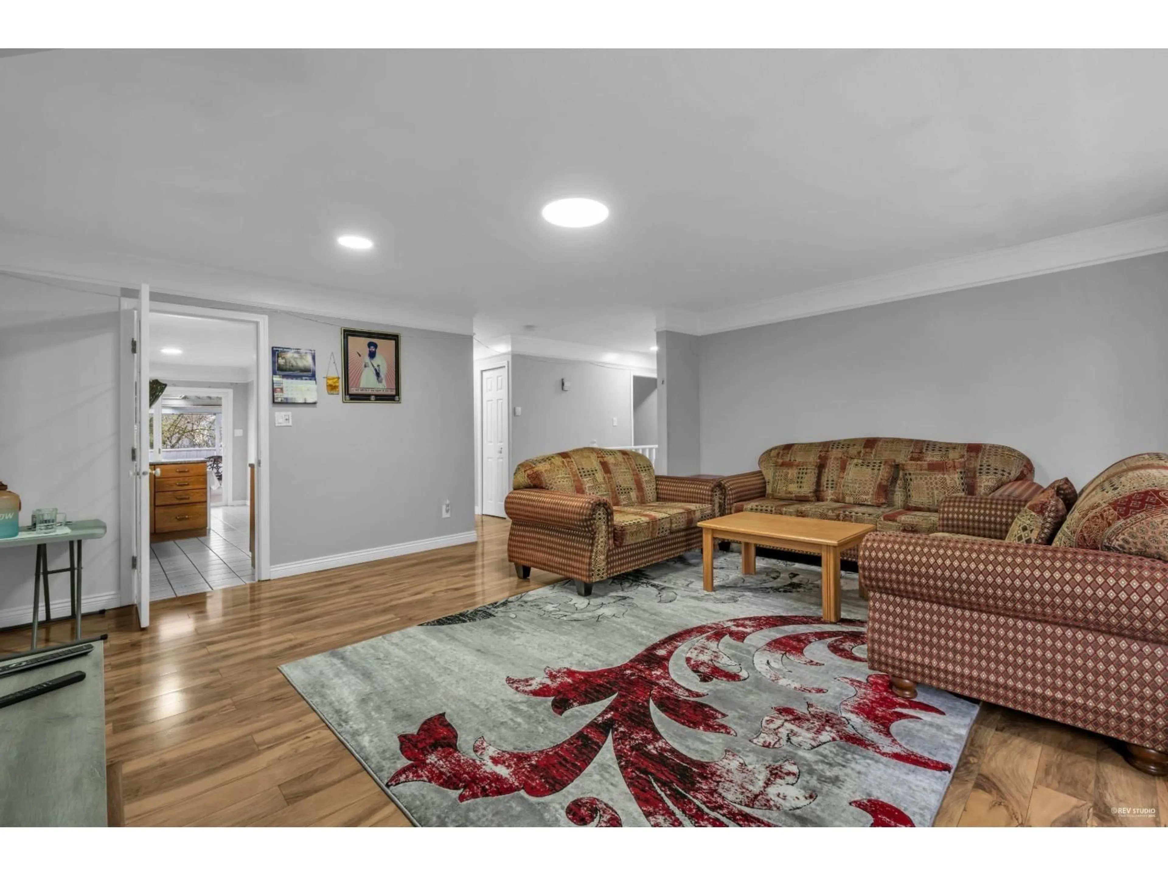 Living room with furniture, unknown for 13532 64, Surrey British Columbia V3W1Y3