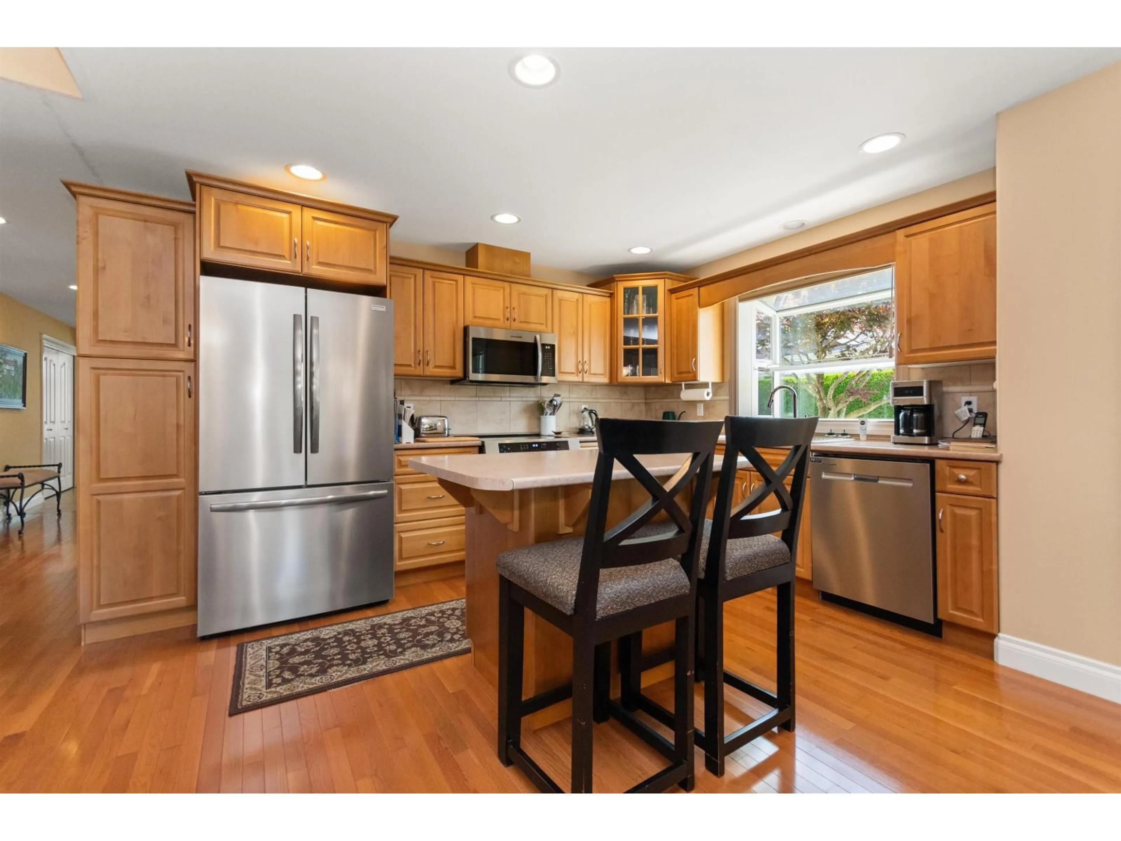 Open concept kitchen, wood/laminate floor for 33 - 45824 STEVENSON ROAD, Chilliwack British Columbia V2R5W5