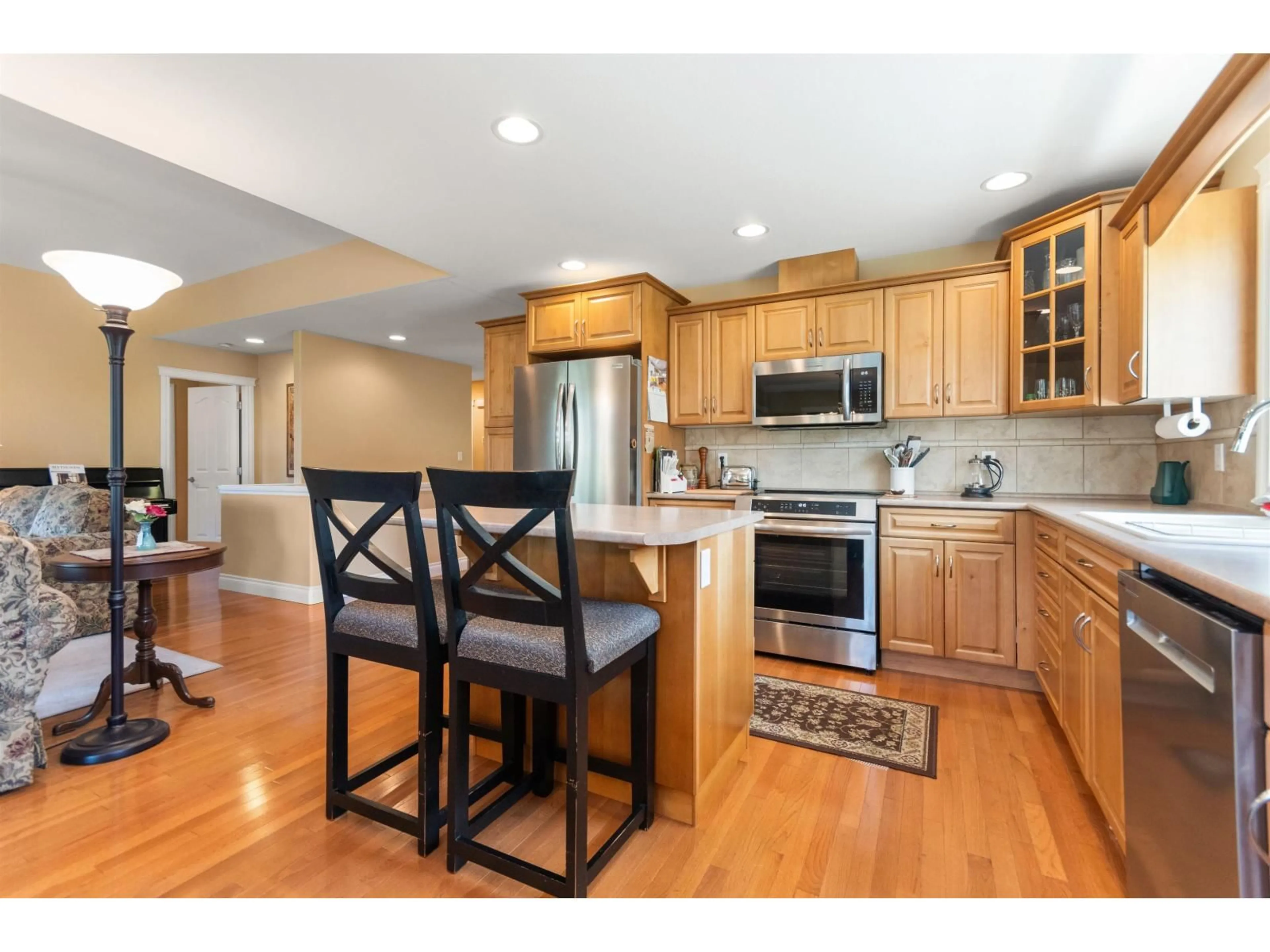 Open concept kitchen, wood/laminate floor for 33 - 45824 STEVENSON ROAD, Chilliwack British Columbia V2R5W5