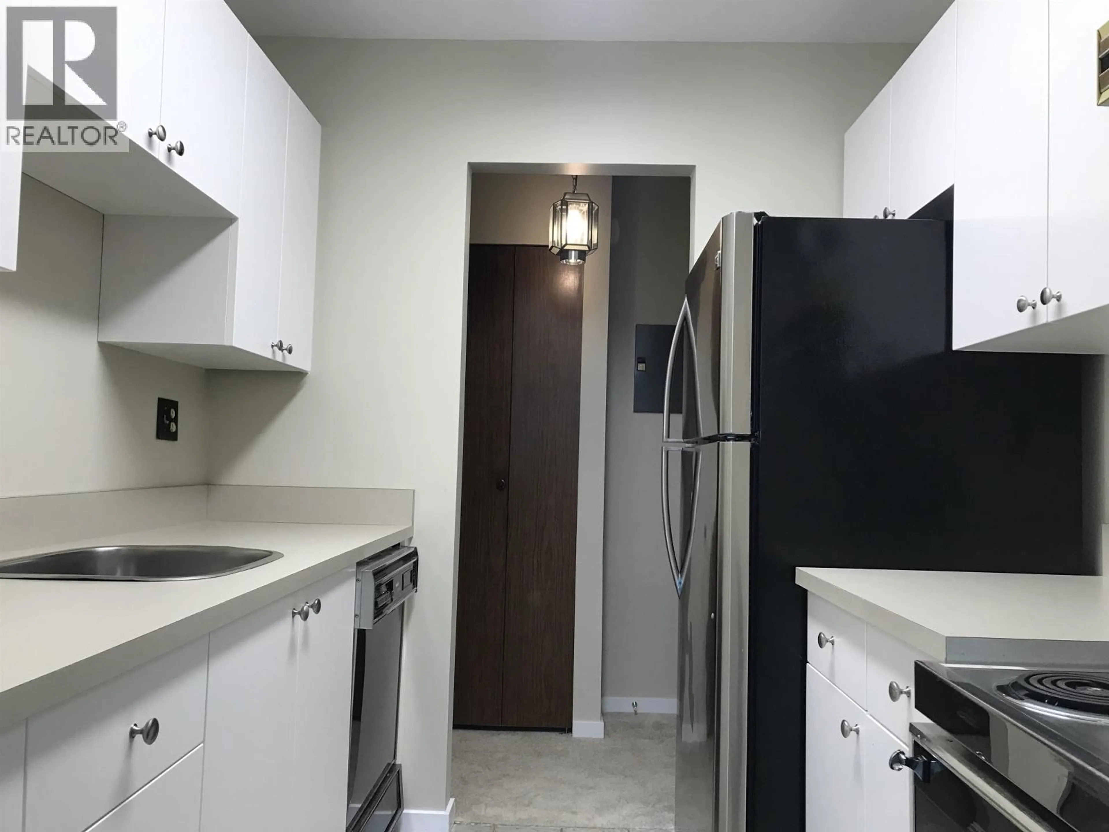 Standard kitchen, unknown for 104 - 620 SEVENTH AVENUE, New Westminster British Columbia V3M5T6