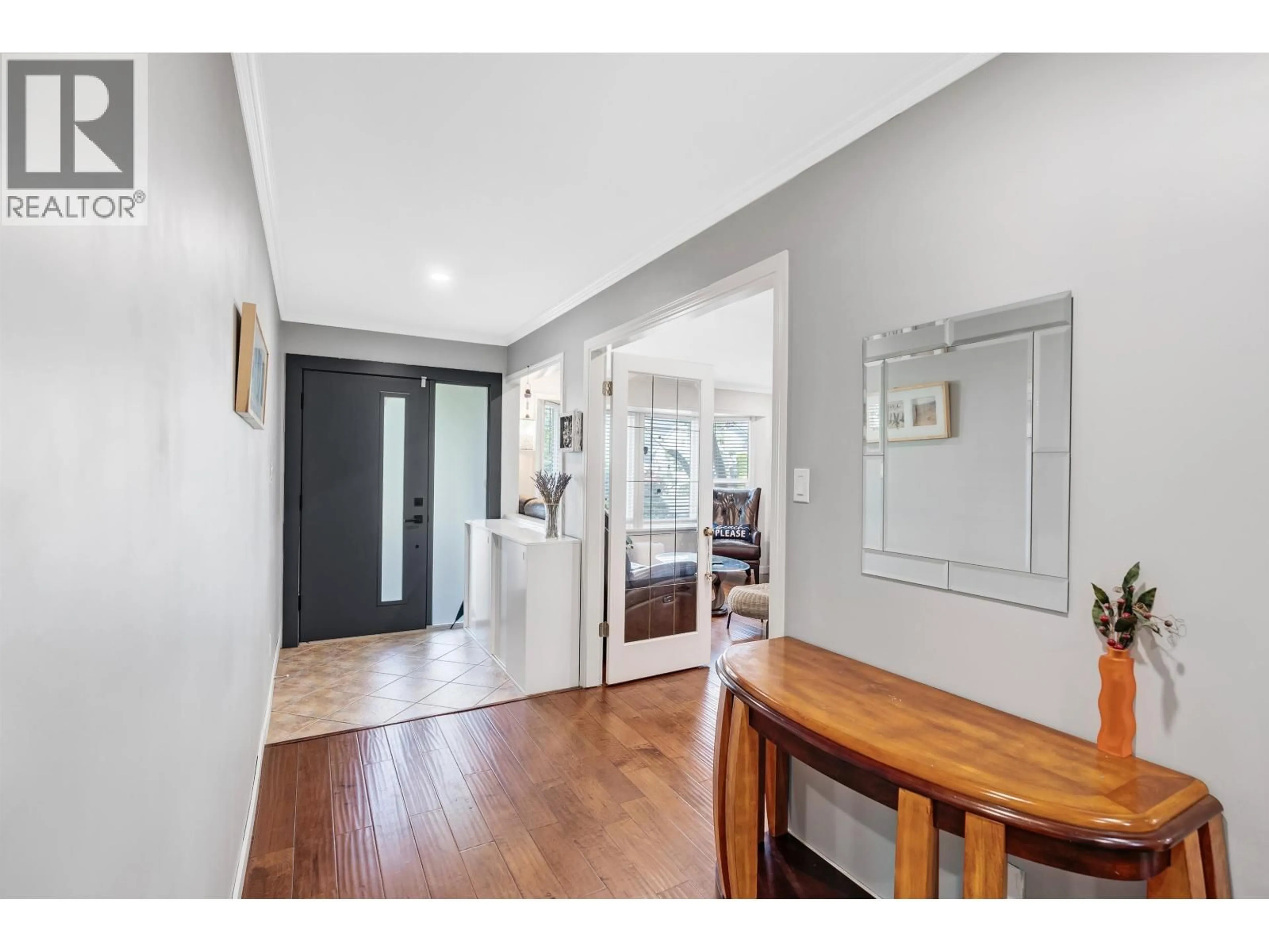 Indoor entryway for 4652 55A STREET, Delta British Columbia V4K4H2