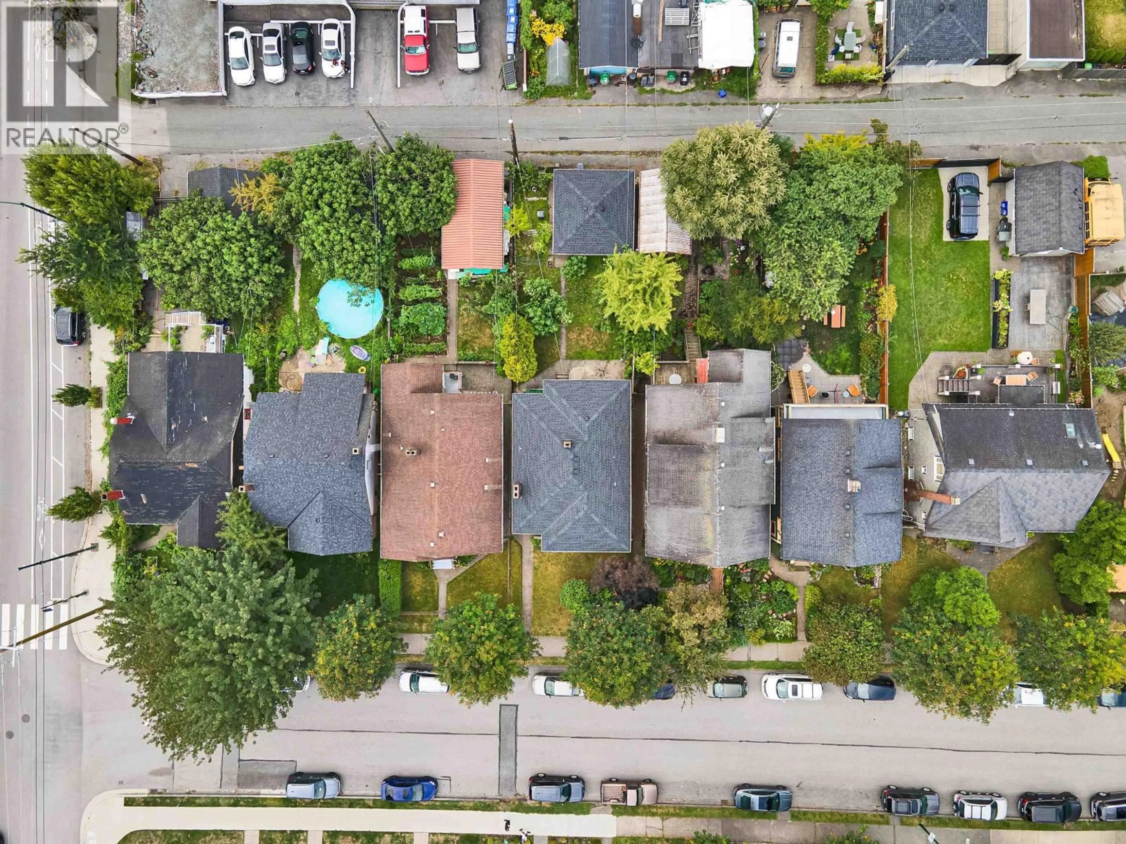 A pic from outside/outdoor area/front of a property/back of a property/a pic from drone, street for 2423 FRANKLIN STREET, Vancouver British Columbia V5K1X3